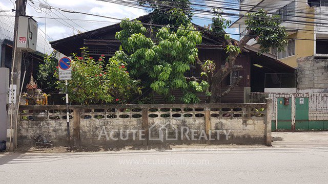 ายบ้านพร้อมที่ดิน-ย่านไนท์บาร์ซ่า-จเชียงใหม่-ทำเลดีมาก-ด้านหลังซอยเป็นตลาดน้ำปิง-ขนาด-84-ตรว