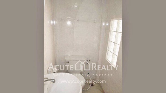 ขายทาว์นเฮ้าส์หลังมหาวิทยาลัยเชียงใหม่-ขนาด-31-ตรว-3-นอน-2-น้ำ-ทำเลดี-ย่านธุรกิจ