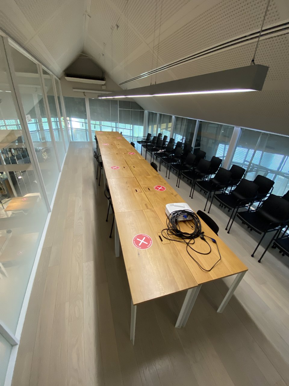 ให้เช่าพื้นที่ห้องประชุม-และสำนักงาน-แบบรายชั่วโมงและแบบรายเดือน