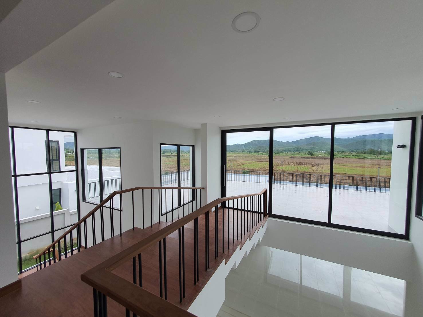 ขายบ้านสวย-สไตล์โมเดิร์น-วิวเทือกเขา