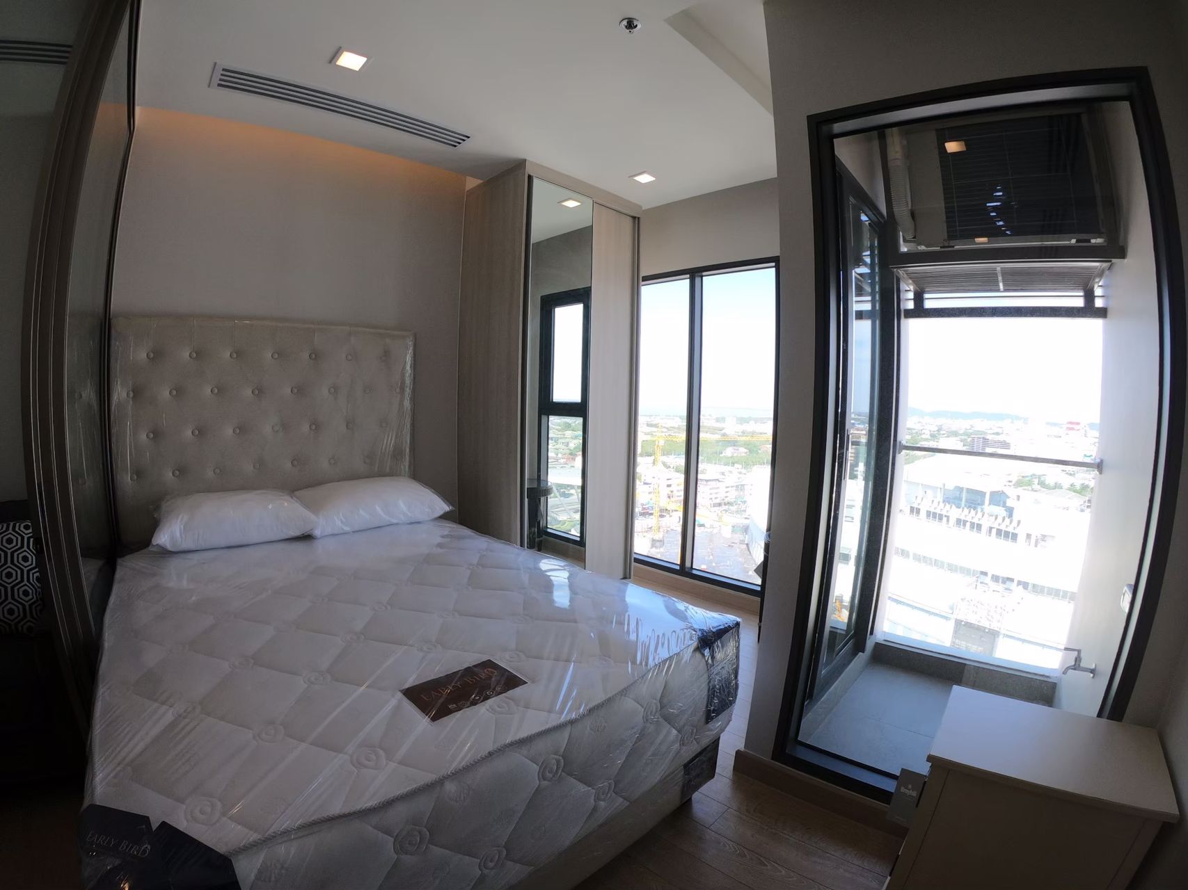 ให้เช่าคอนโดสูง-ติดกับห้างเซนทรัล-ชลบุรี