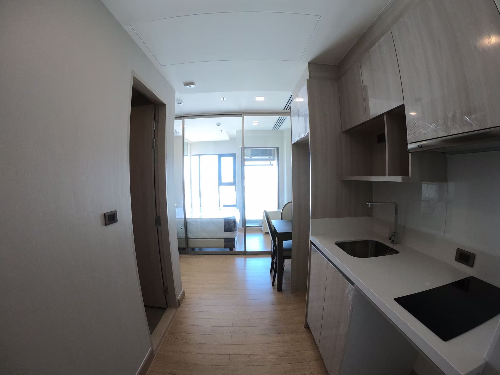 ให้เช่าคอนโดสูง-ติดกับห้างเซนทรัล-ชลบุรี