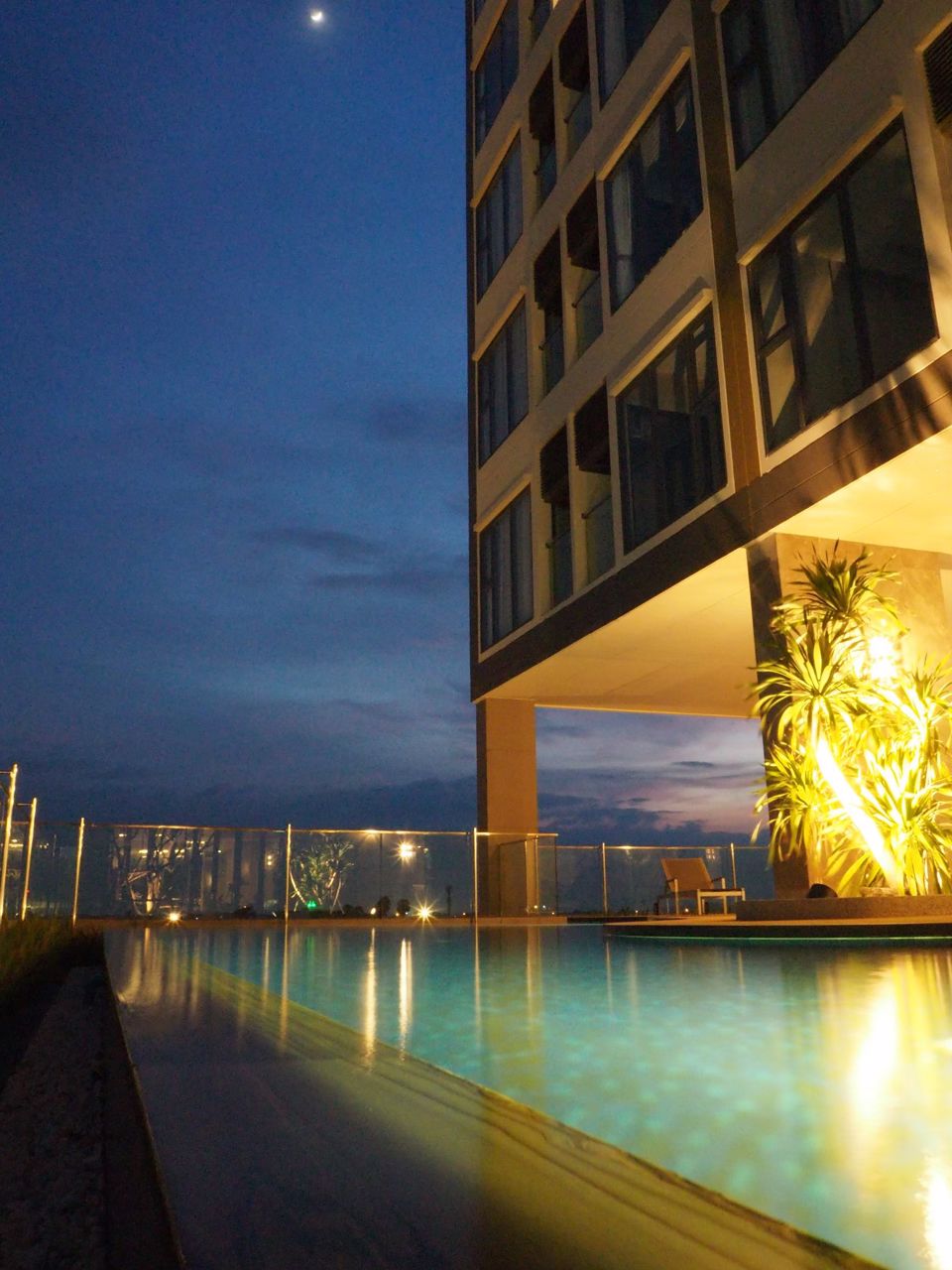 ให้เช่าคอนโดสูง-ติดกับห้างเซนทรัล-ชลบุรี