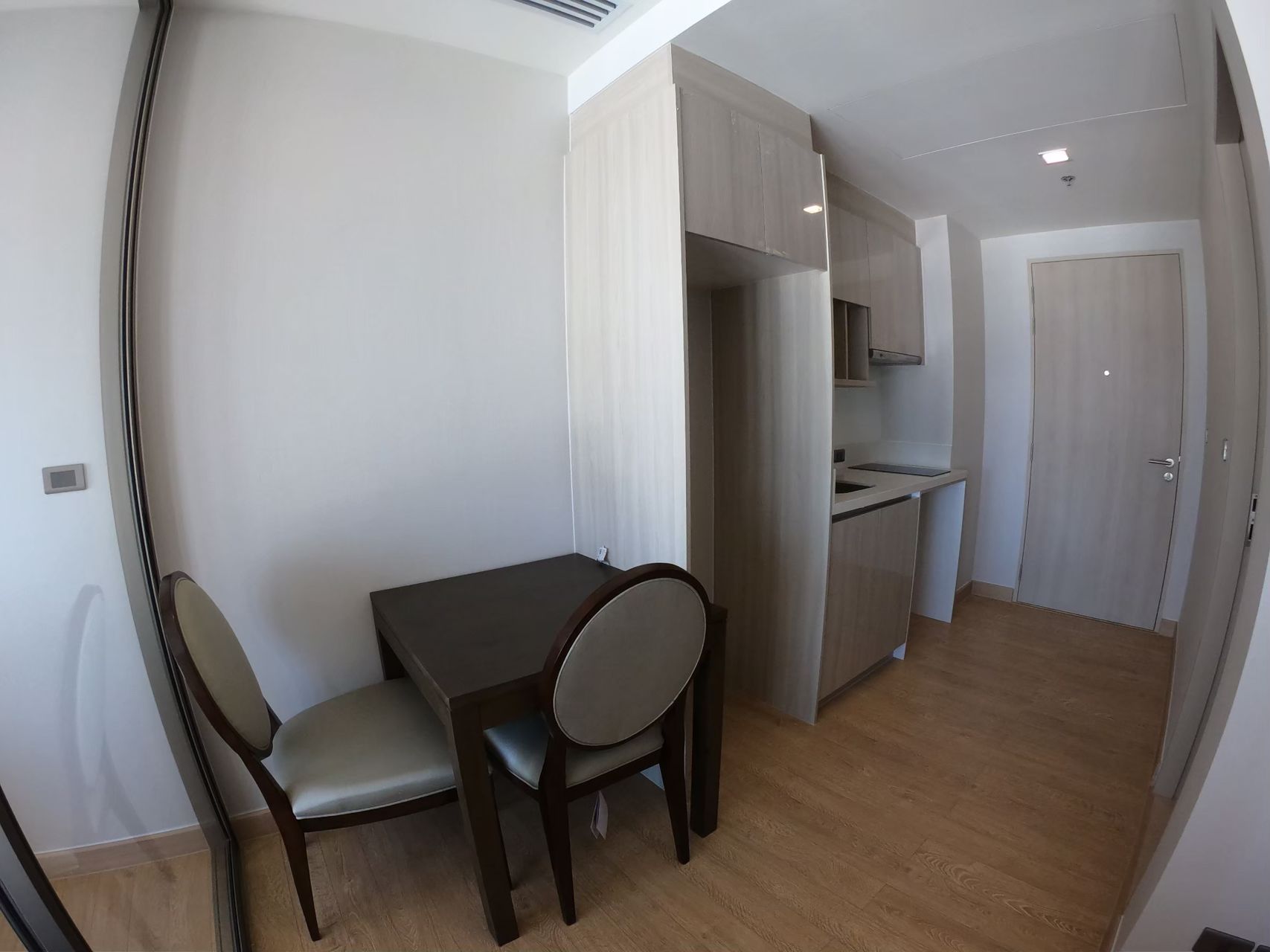 ให้เช่าคอนโดสูง-ติดกับห้างเซนทรัล-ชลบุรี