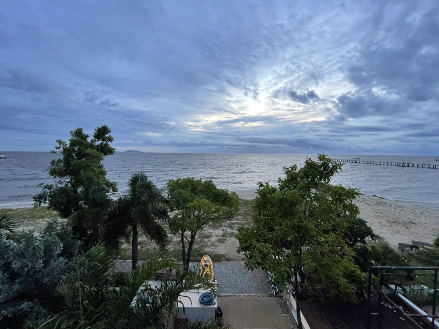 ขาย-บ้านพักตากอากาศ-ริมทะเล-คาซาลูน่า-casalunar-ใกล้หาดบางแสน-หน้าบ้านติดทะเล-มีสระว่ายน้ำส่วนตัว