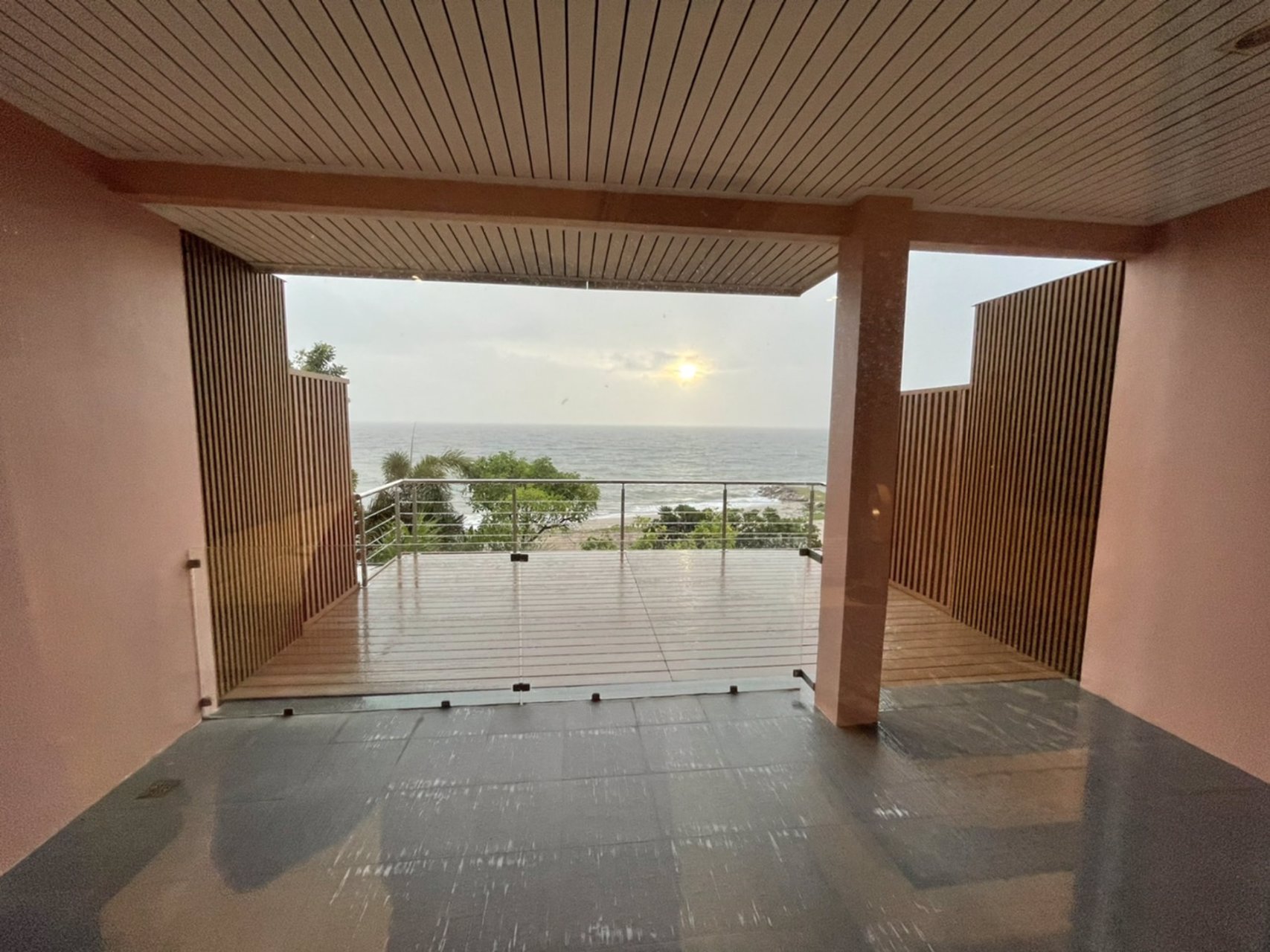 ขาย-บ้านพักตากอากาศ-ริมทะเล-คาซาลูน่า-casalunar-ใกล้หาดบางแสน-หน้าบ้านติดทะเล-มีสระว่ายน้ำส่วนตัว