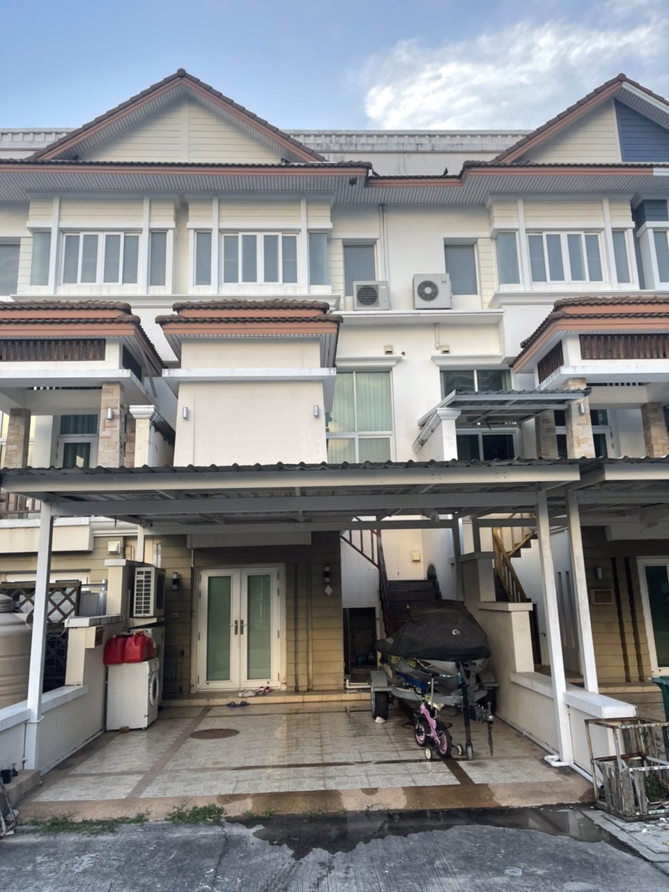 ขาย-บ้านพักตากอากาศ-ริมทะเล-คาซาลูน่า-casalunar-ใกล้หาดบางแสน-หน้าบ้านติดทะเล-มีสระว่ายน้ำส่วนตัว