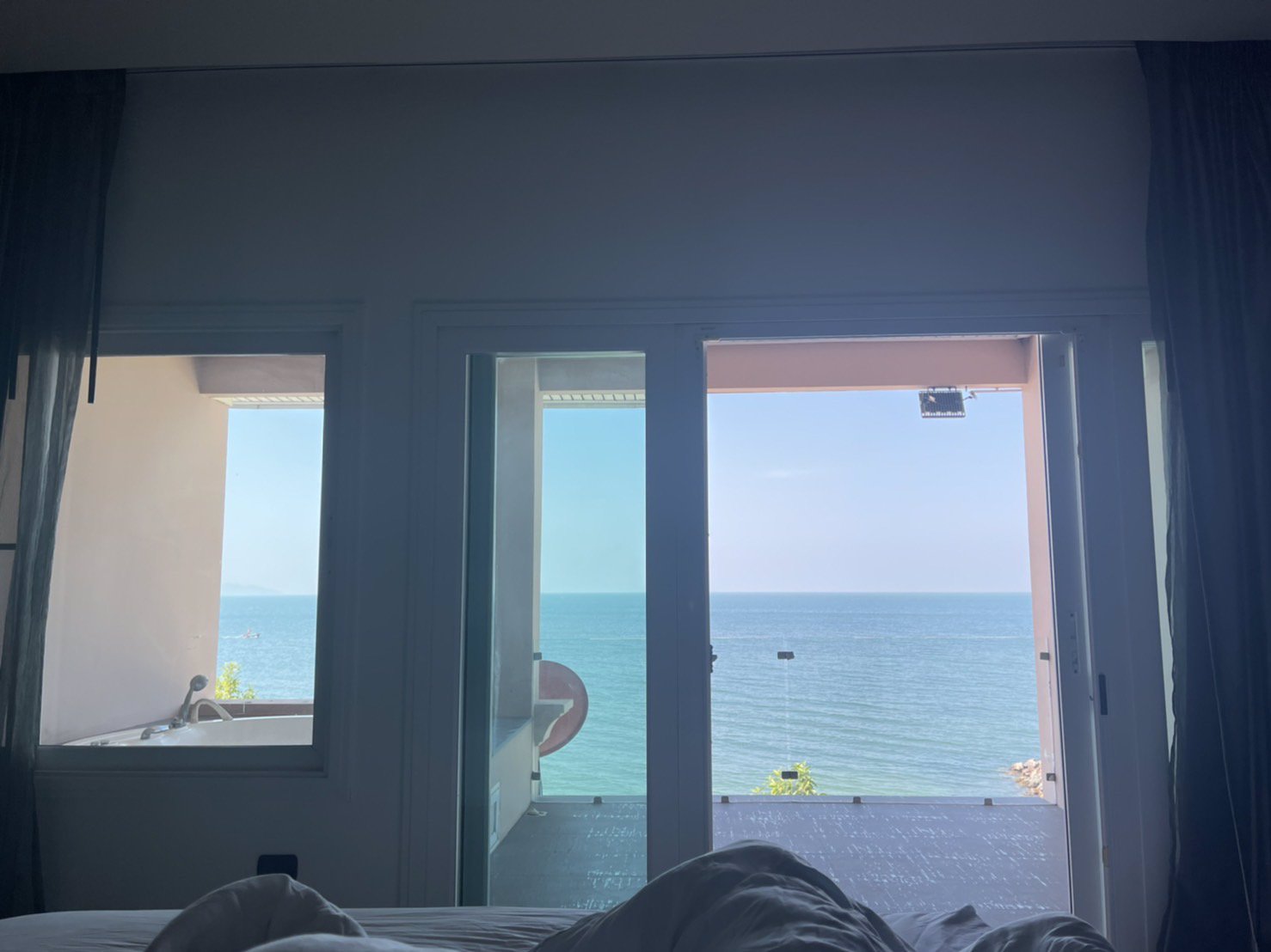 ขาย-บ้านพักตากอากาศ-ริมทะเล-คาซาลูน่า-casalunar-ใกล้หาดบางแสน-หน้าบ้านติดทะเล-มีสระว่ายน้ำส่วนตัว