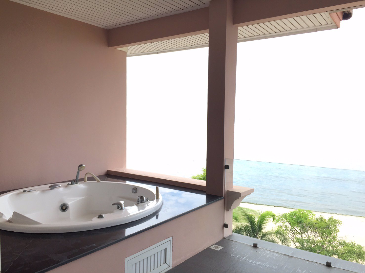 ขาย-บ้านพักตากอากาศ-ริมทะเล-คาซาลูน่า-casalunar-ใกล้หาดบางแสน-หน้าบ้านติดทะเล-มีสระว่ายน้ำส่วนตัว