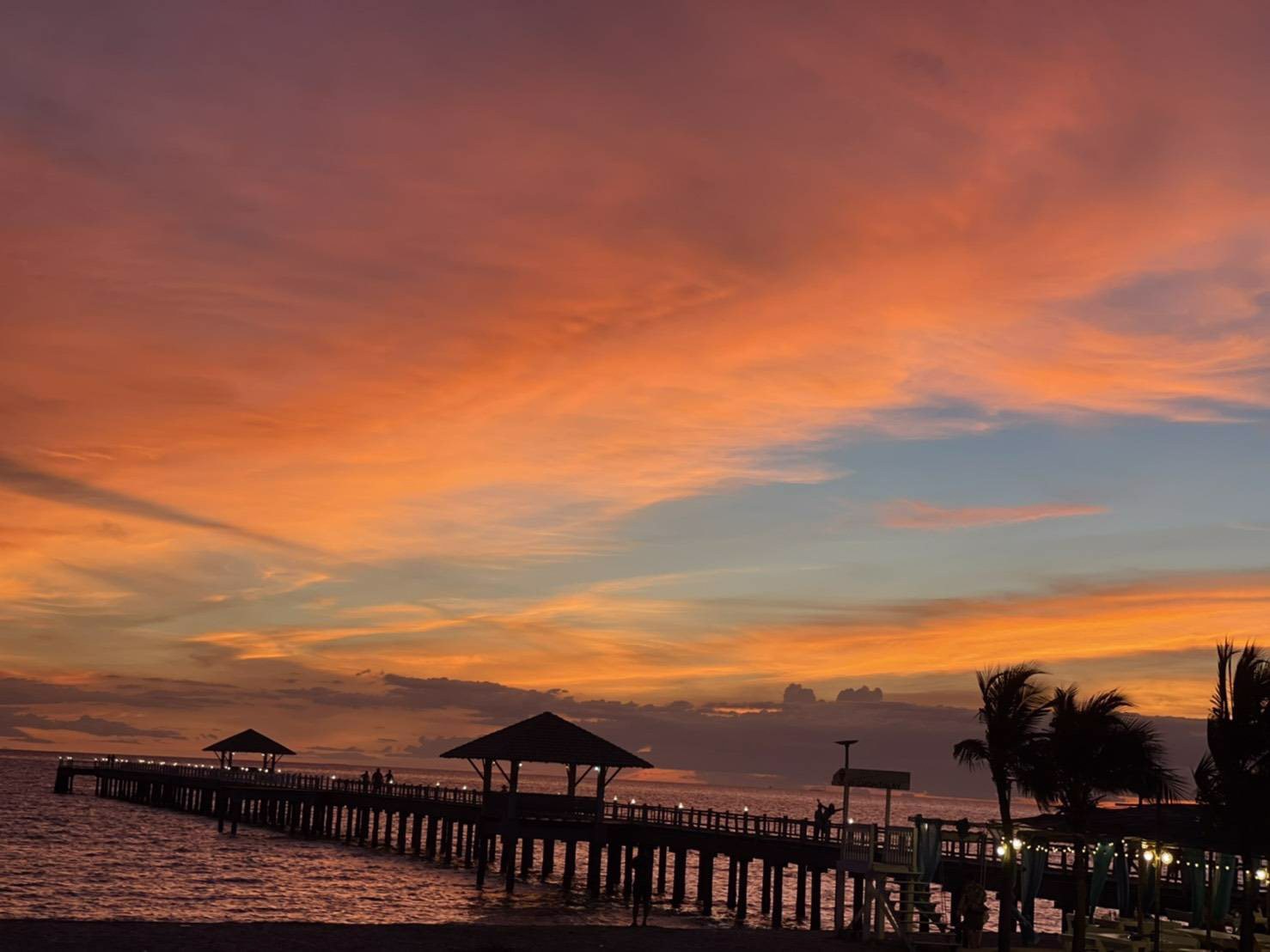ขาย-บ้านพักตากอากาศ-ริมทะเล-คาซาลูน่า-casalunar-ใกล้หาดบางแสน-หน้าบ้านติดทะเล-มีสระว่ายน้ำส่วนตัว