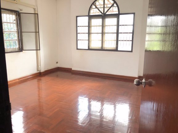 เช่าบ้านเดี่ยวนนทบุรี-ใกล้-mrt-กระทรวงสาธารณสุข-300-เมตร-โฮมออฟฟิส-203-ตรว-350-ตรม-จอดรถหลายคัน