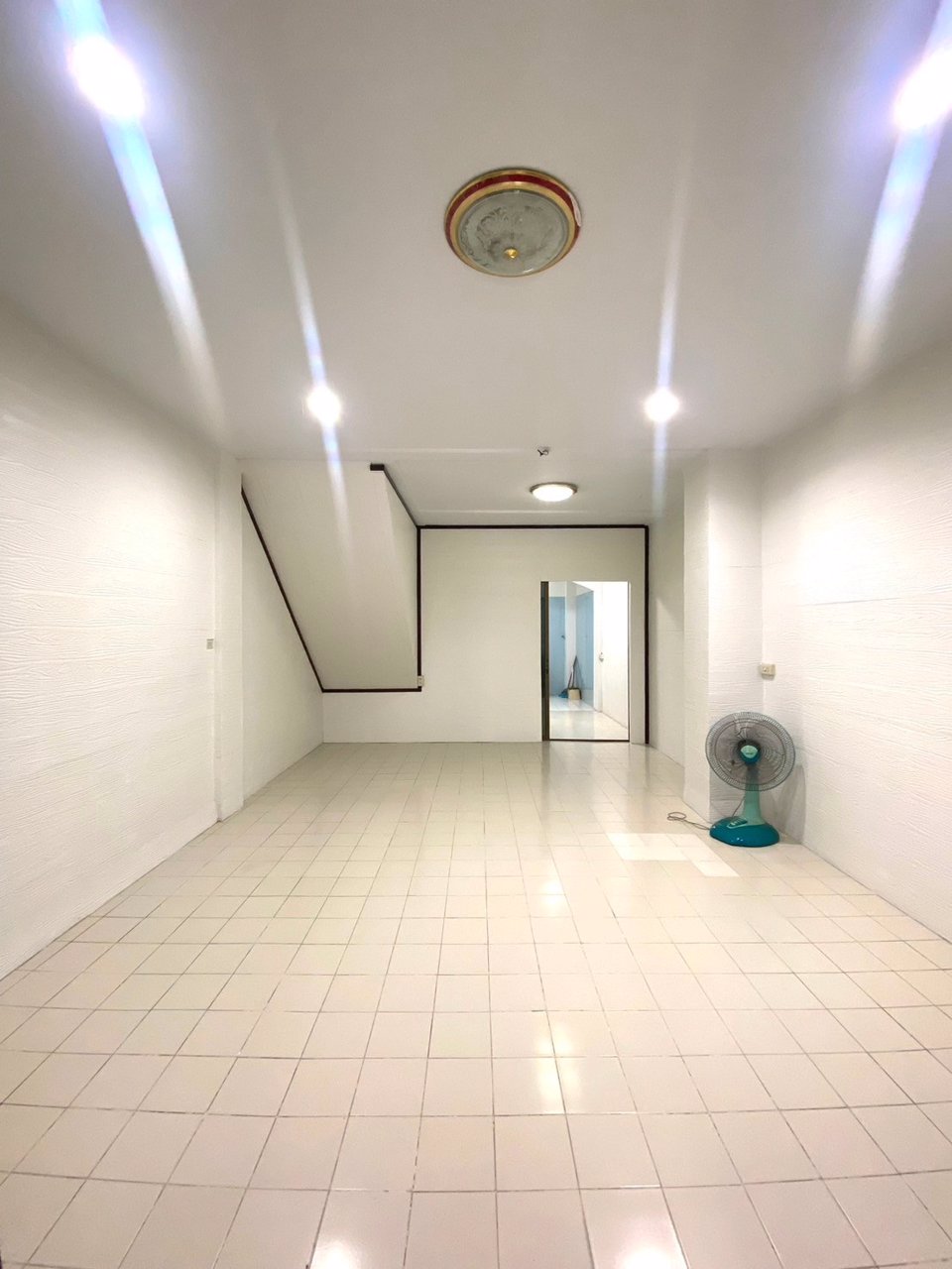 ขายบ้านรีโนเวทใหม่พร้อมอยู่-ทาวเฮ้าส์-2-นอน-2-น้ำ-ใกล้เซ็นทรัลพระราม-2