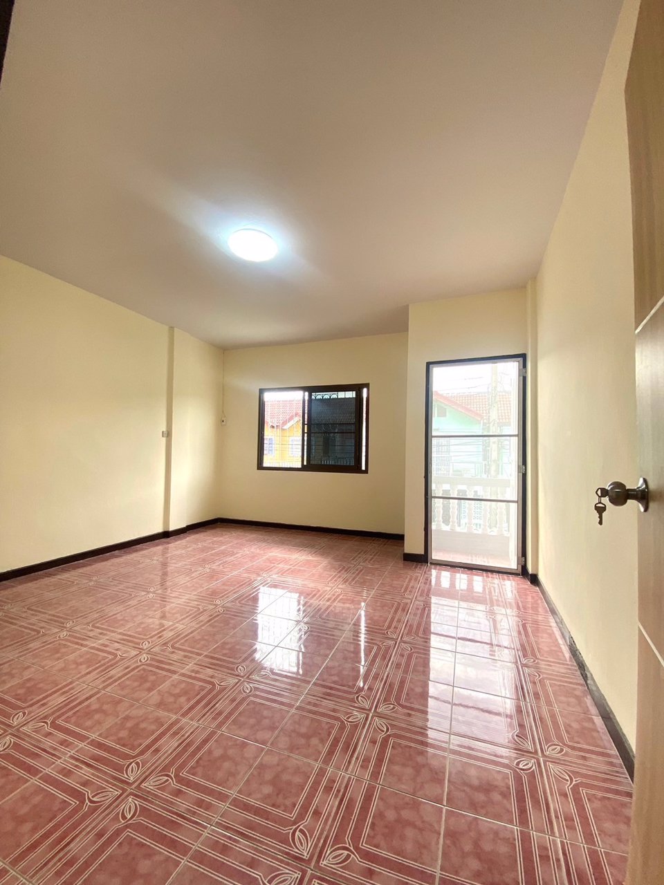 ขายบ้านรีโนเวทใหม่พร้อมอยู่-ทาวเฮ้าส์-2-นอน-2-น้ำ-ใกล้เซ็นทรัลพระราม-2