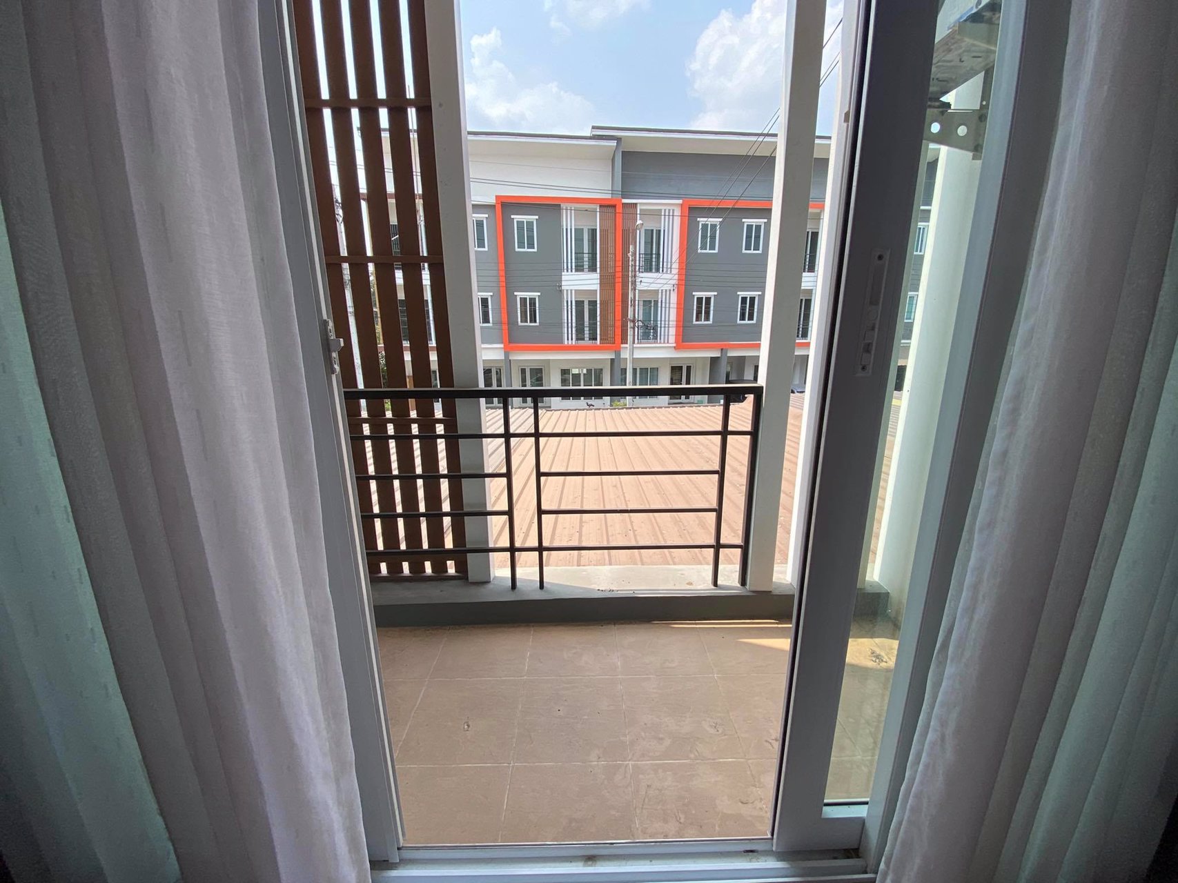 ขาวทาวน์โฮม-2ชั้น-โครงการ-the-eterno-รามคำแหง-174