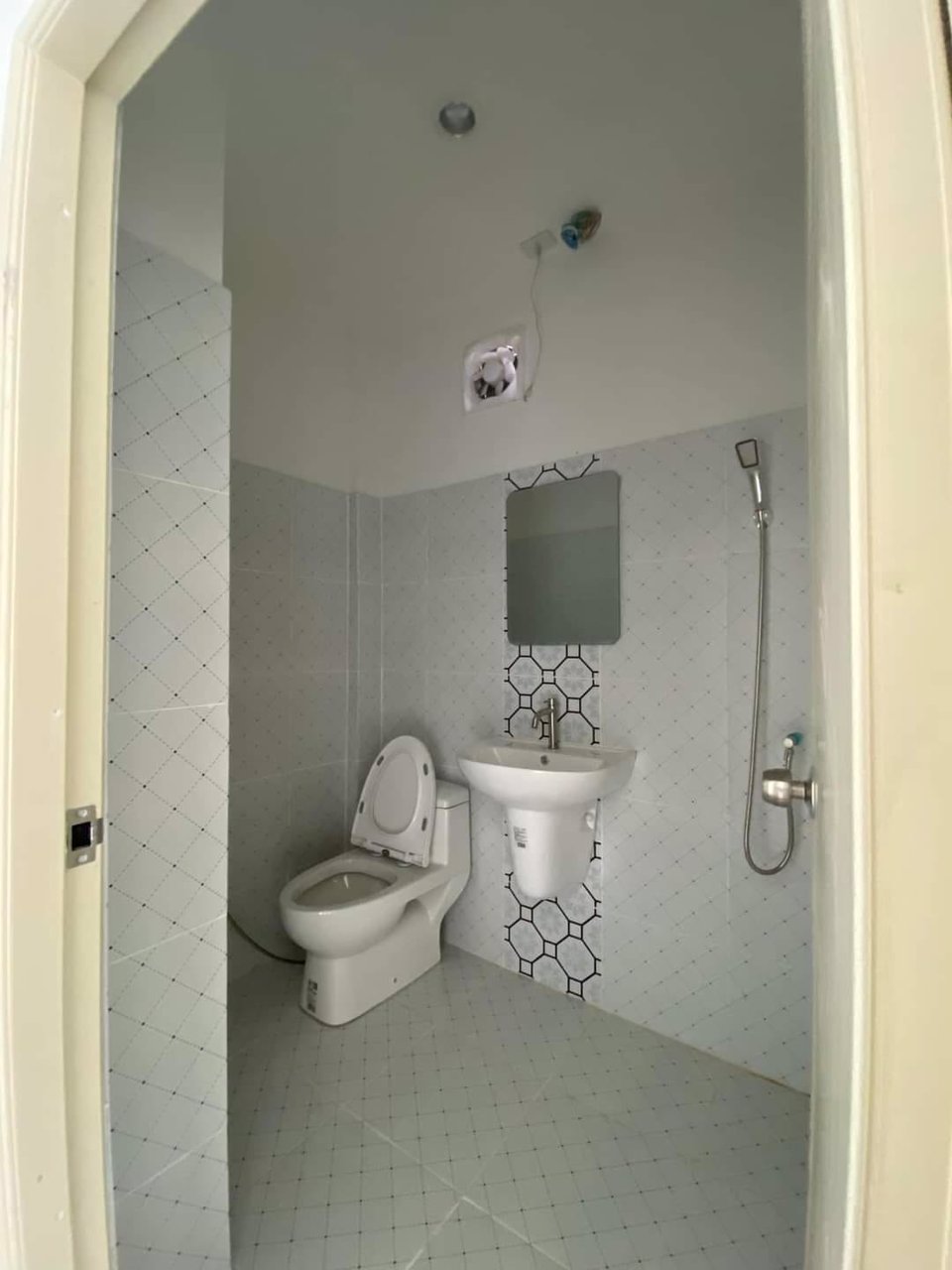 ทาวน์โฮมหลังตลาดเจริญเจริญเดินไป-20มถึง