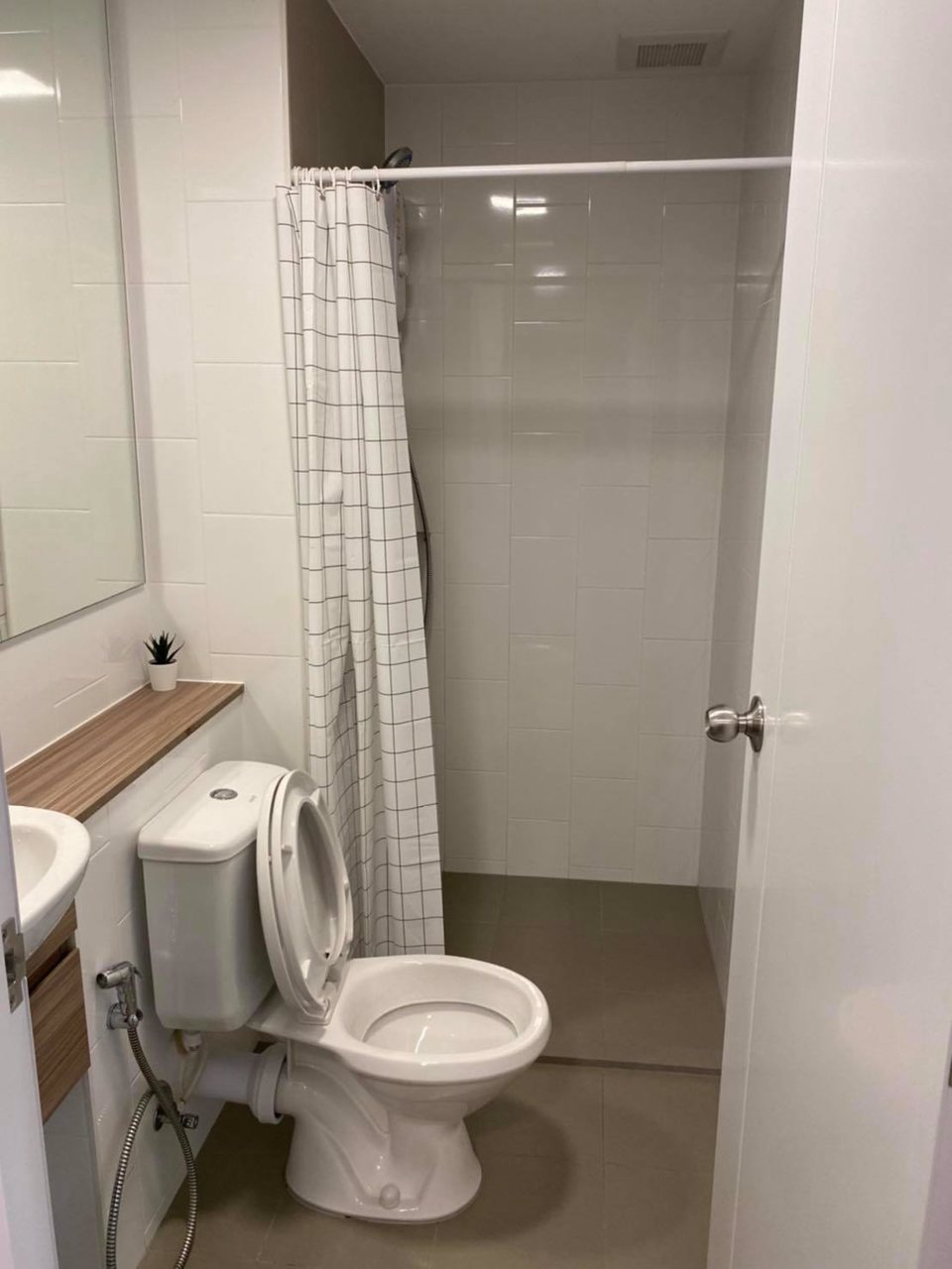 ให้เช่าพลัมคอนโดรังสิต-อไลฟ์-เฟส-1-วิวสระ-ชั้น-3-เฟอร์ครบ-9000-รวมส่วนกลาง