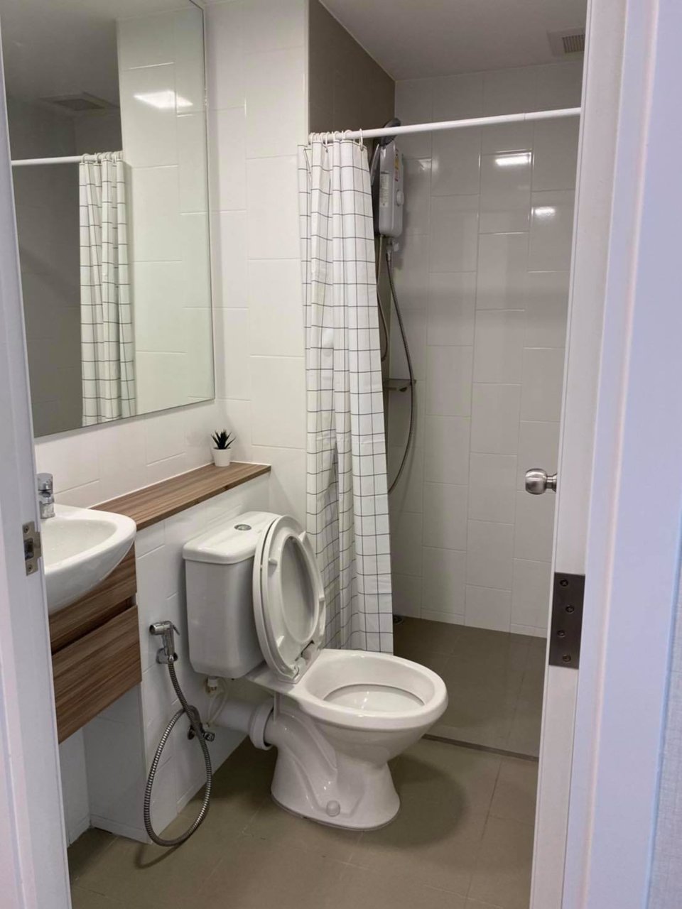 ให้เช่าพลัมคอนโดรังสิต-อไลฟ์-เฟส-1-วิวสระ-ชั้น-3-เฟอร์ครบ-9000-รวมส่วนกลาง