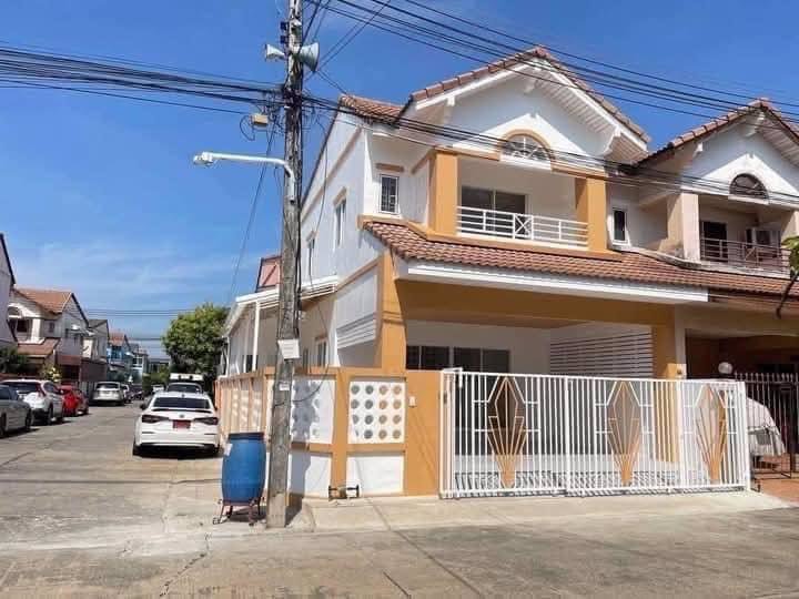 ทาวน์เฮ้าส์-2-ชั้น-โครงการหมู่บ้านซื่อตรง-หลังมุม-รังสิต-คลอง3