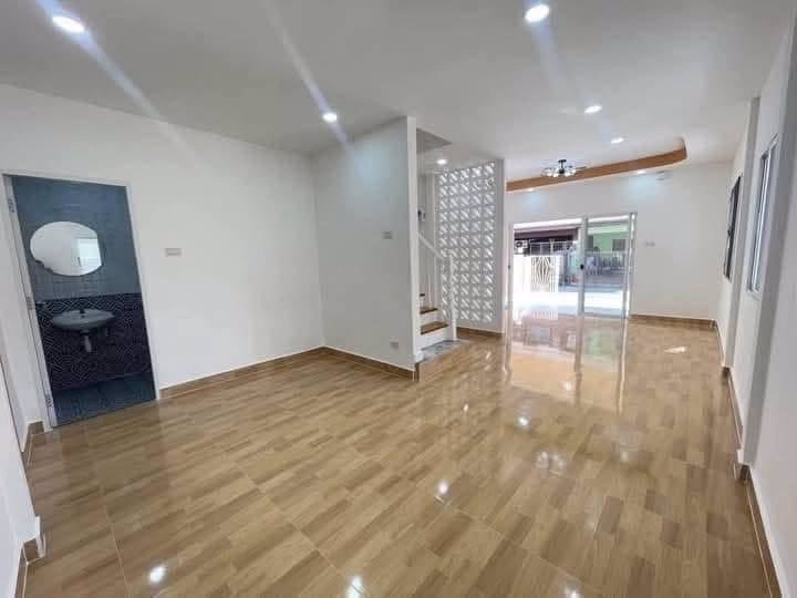 ทาวน์เฮ้าส์-2-ชั้น-โครงการหมู่บ้านซื่อตรง-หลังมุม-รังสิต-คลอง3