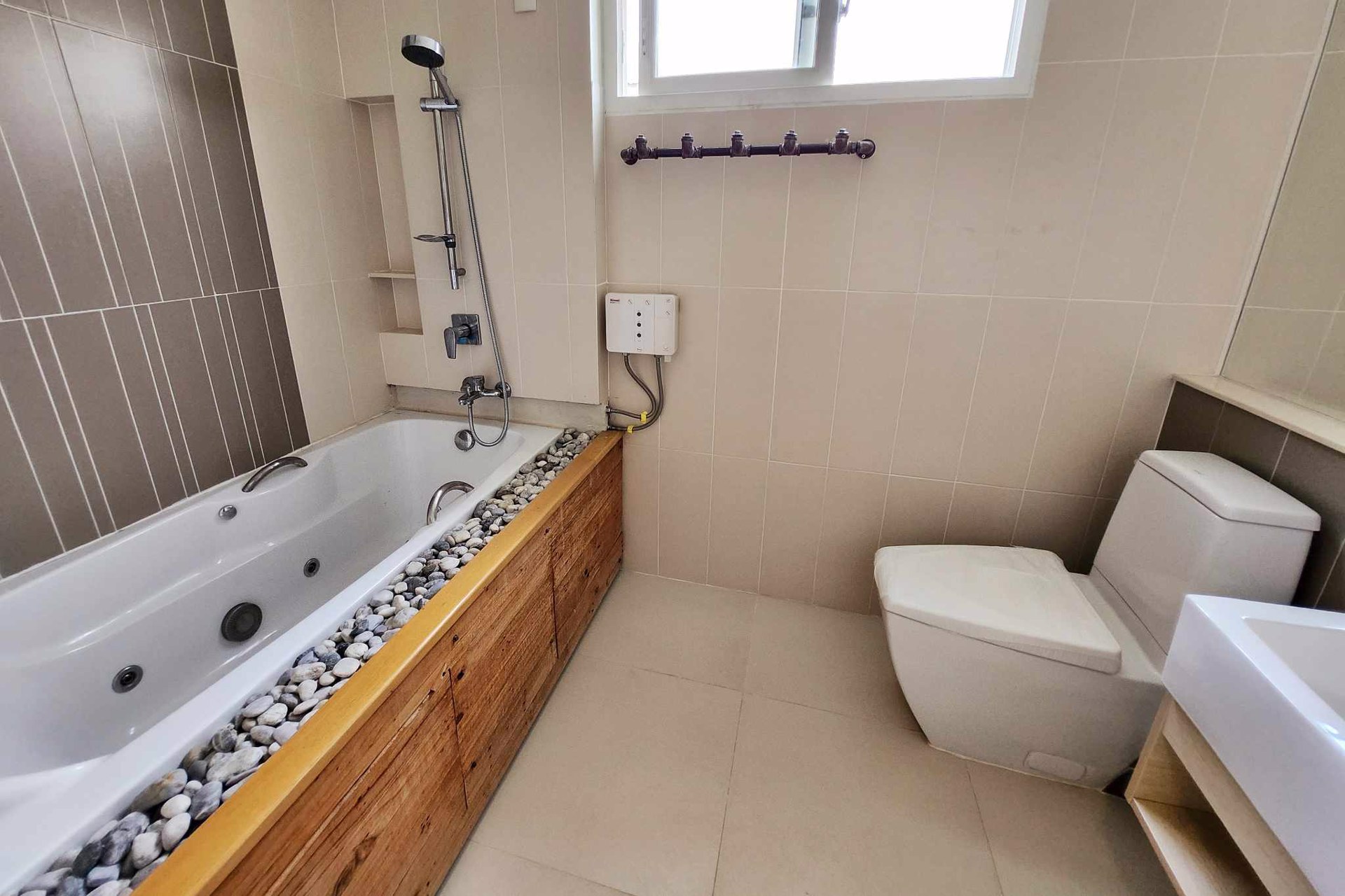 ขาย-ให้เช่าทาวโฮมทำเลเยี่ยม-บ้านกลางเมืองพระราม9-มอเตอร์เวย์