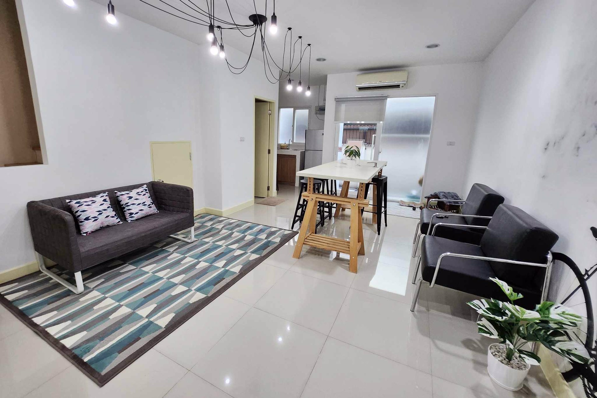 ขาย-ให้เช่าทาวโฮมทำเลเยี่ยม-บ้านกลางเมืองพระราม9-มอเตอร์เวย์