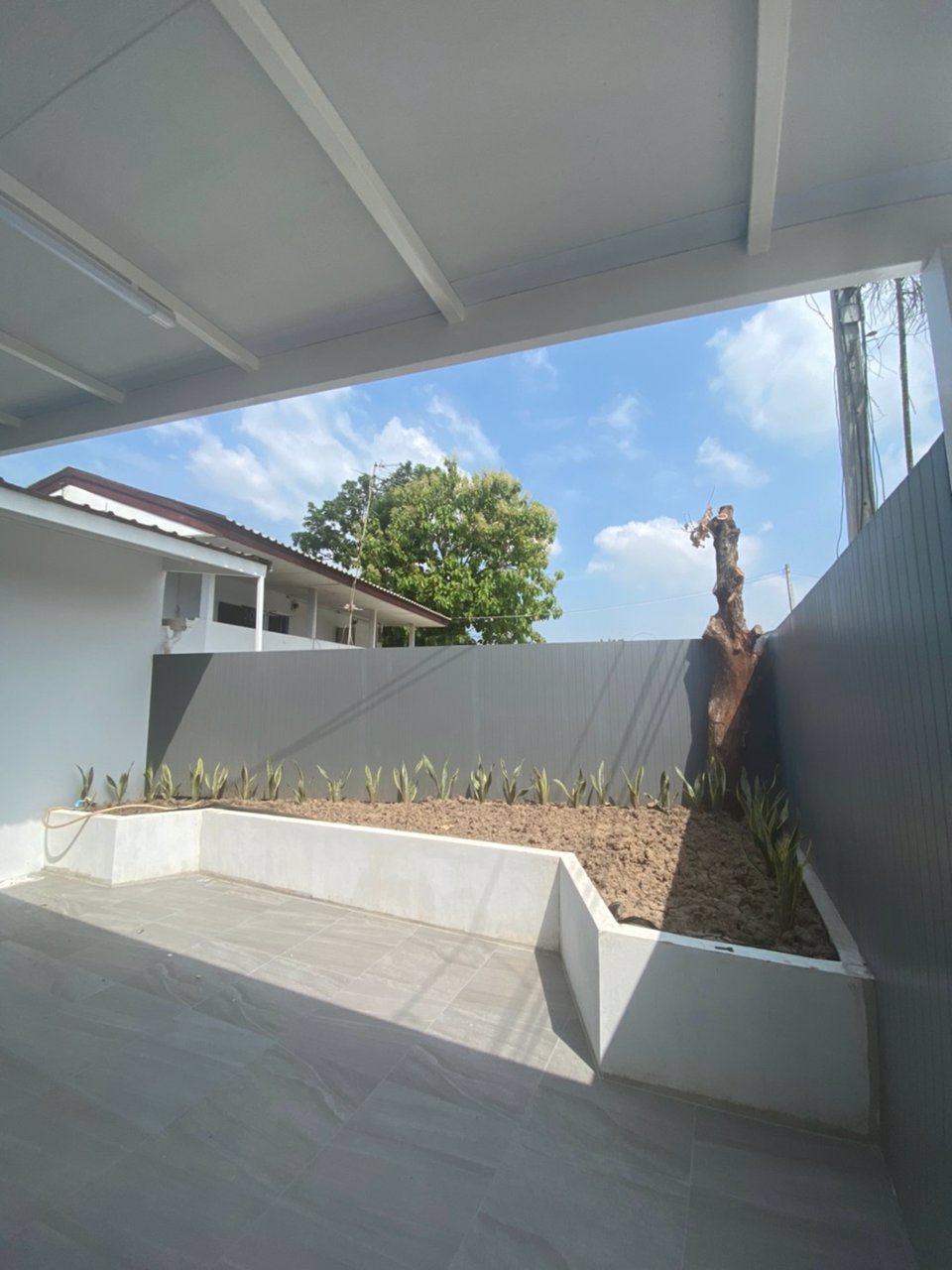 บ้านทาวน์เฮ้าส์-2-ชั้น-ตกแต่งใหม่ทั้งหลังพร้อมอยู่-บนทำเลบางเสาธง