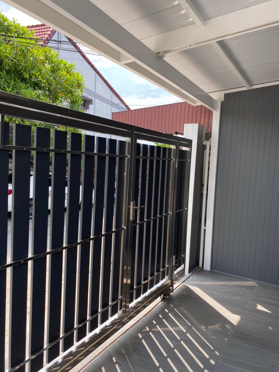 บ้านทาวน์เฮ้าส์-2-ชั้น-ตกแต่งใหม่ทั้งหลังพร้อมอยู่-บนทำเลบางเสาธง