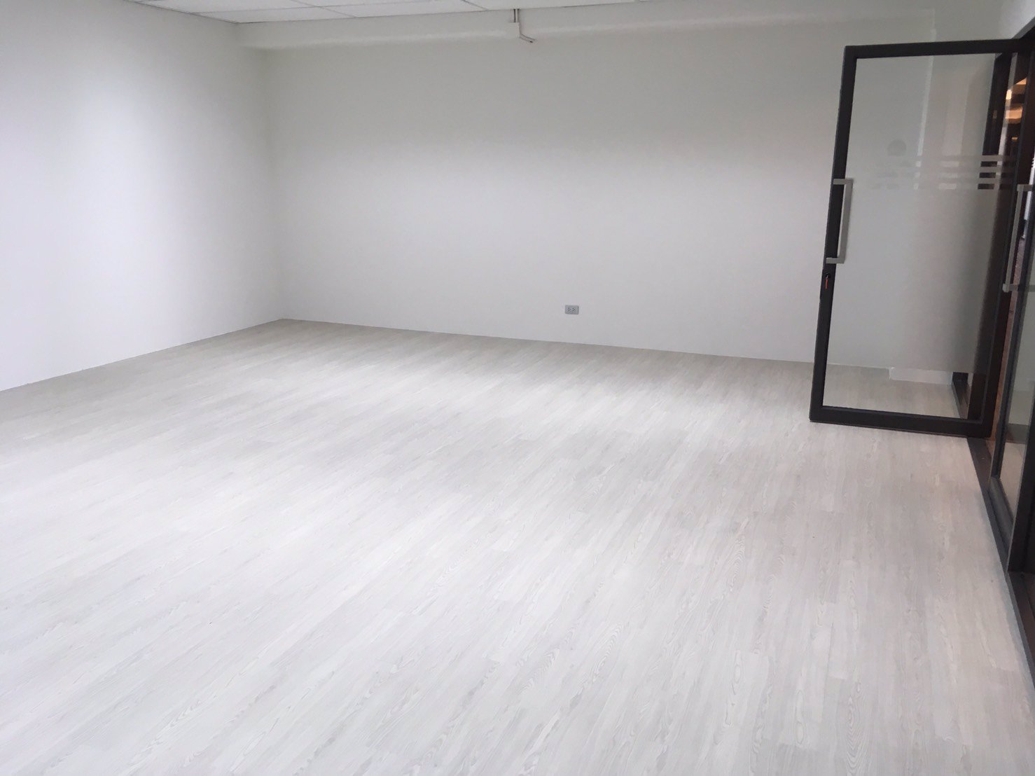 สำนักงานให้เช่า-12-300-ตรม-เมืองทองธานีแจ้งวัฒนะ-เริ่ม-5500-บาท-เดือน