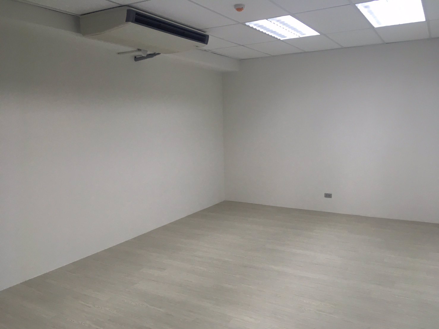 สำนักงานให้เช่า-12-300-ตรม-เมืองทองธานีแจ้งวัฒนะ-เริ่ม-5500-บาท-เดือน