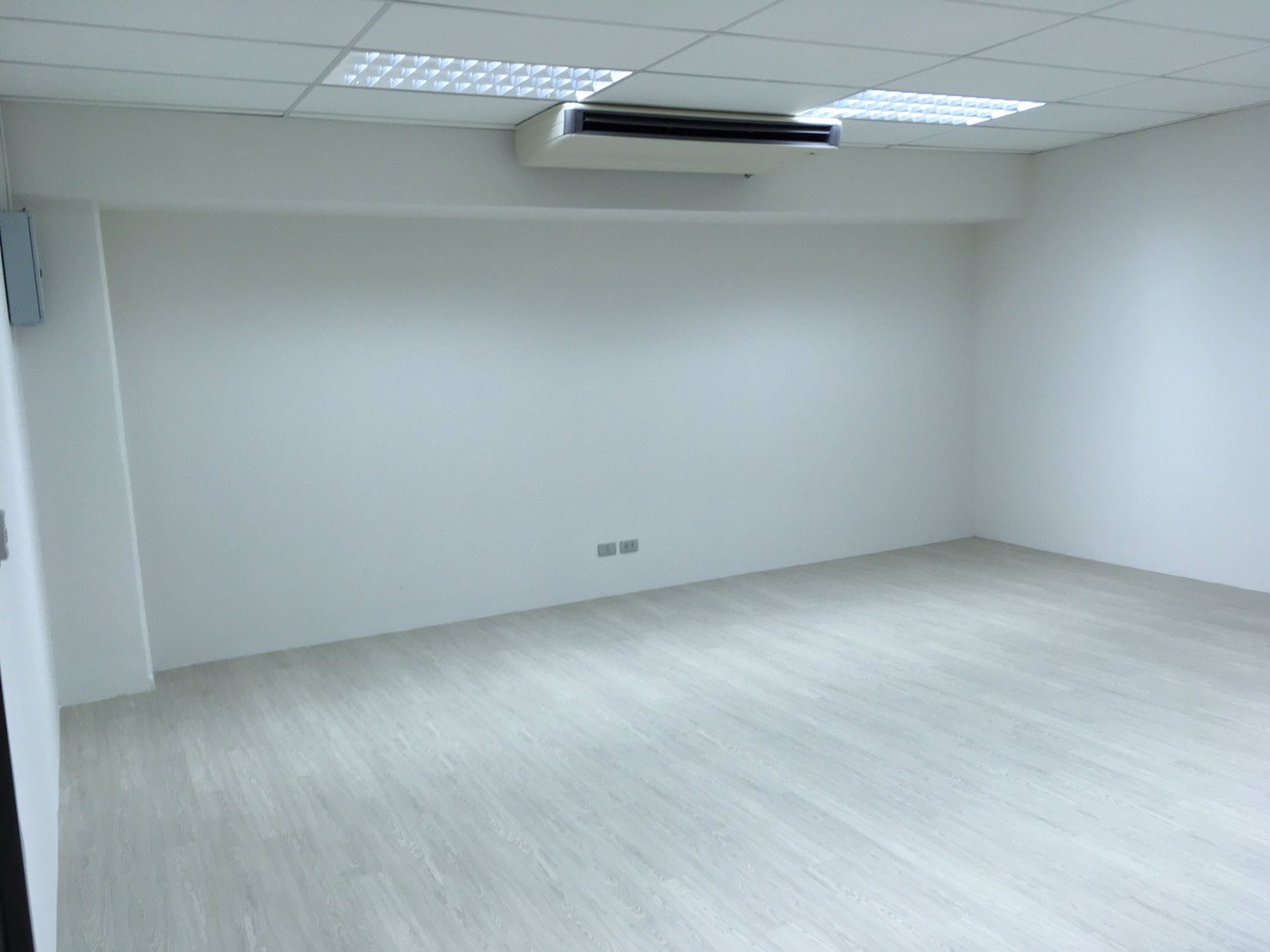 สำนักงานให้เช่า-12-300-ตรม-เมืองทองธานีแจ้งวัฒนะ-เริ่ม-5500-บาท-เดือน