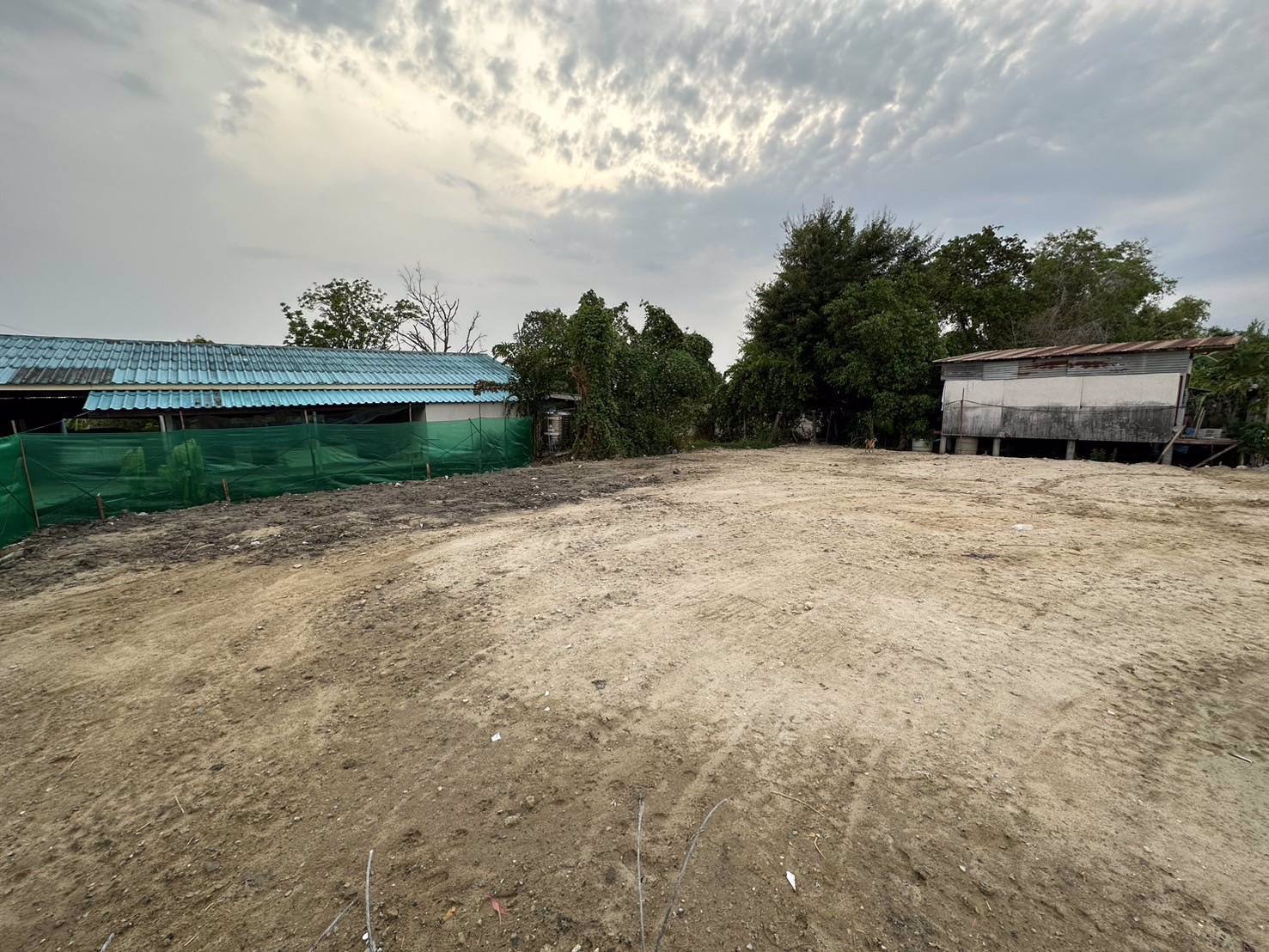 ให้เช่าที่ดินเปล่า-ถมแล้ว-เนื้อที่ประมาณ-250-300-ตารางวา