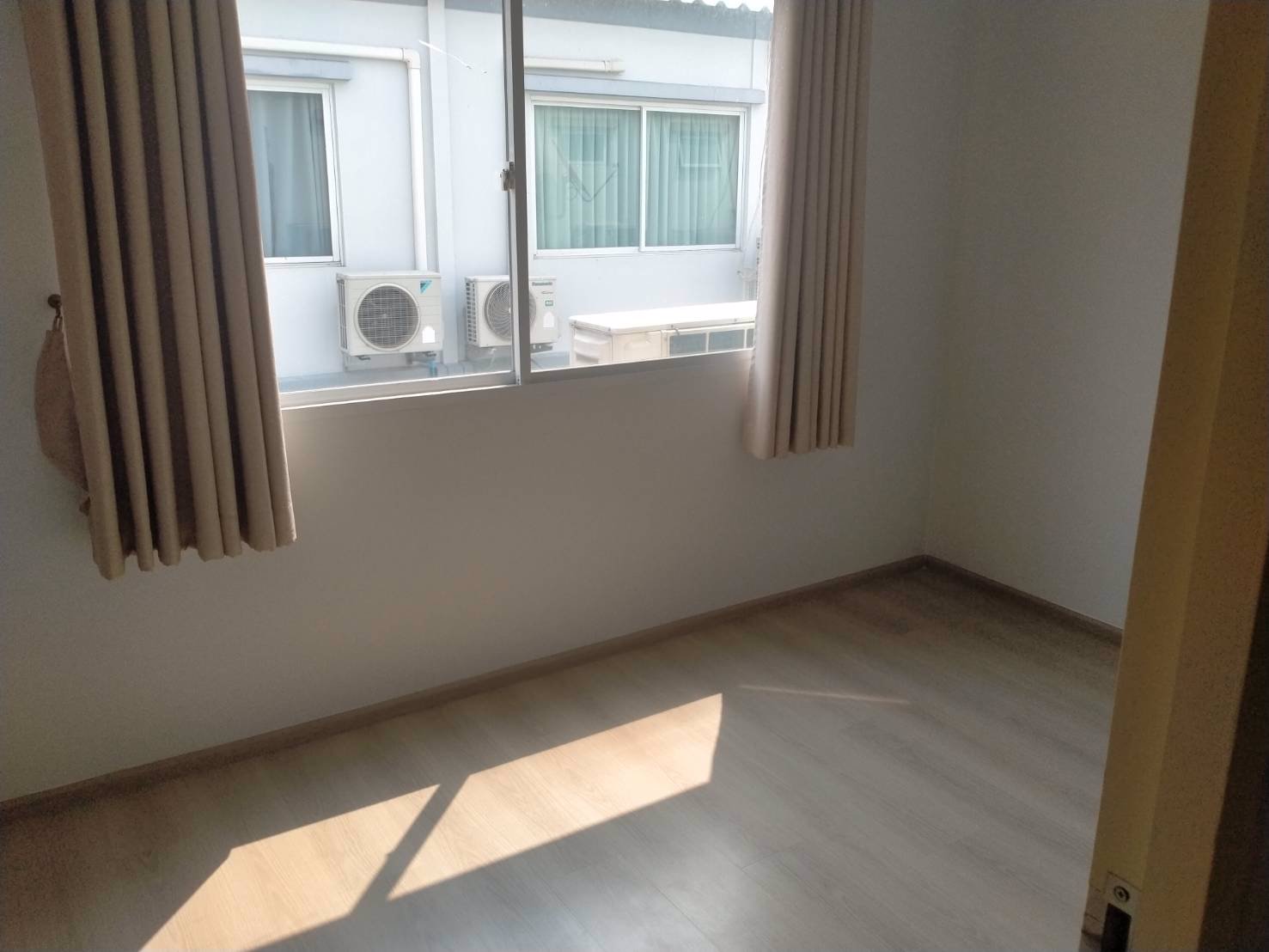 ขายทาวน์โฮมหมู่บ้านมัฑนา-indy-ศรีนครินทร์-ร่มเกล้า-ซร่มเกล้า-24-บ้านสไตล์-the-great-english-town