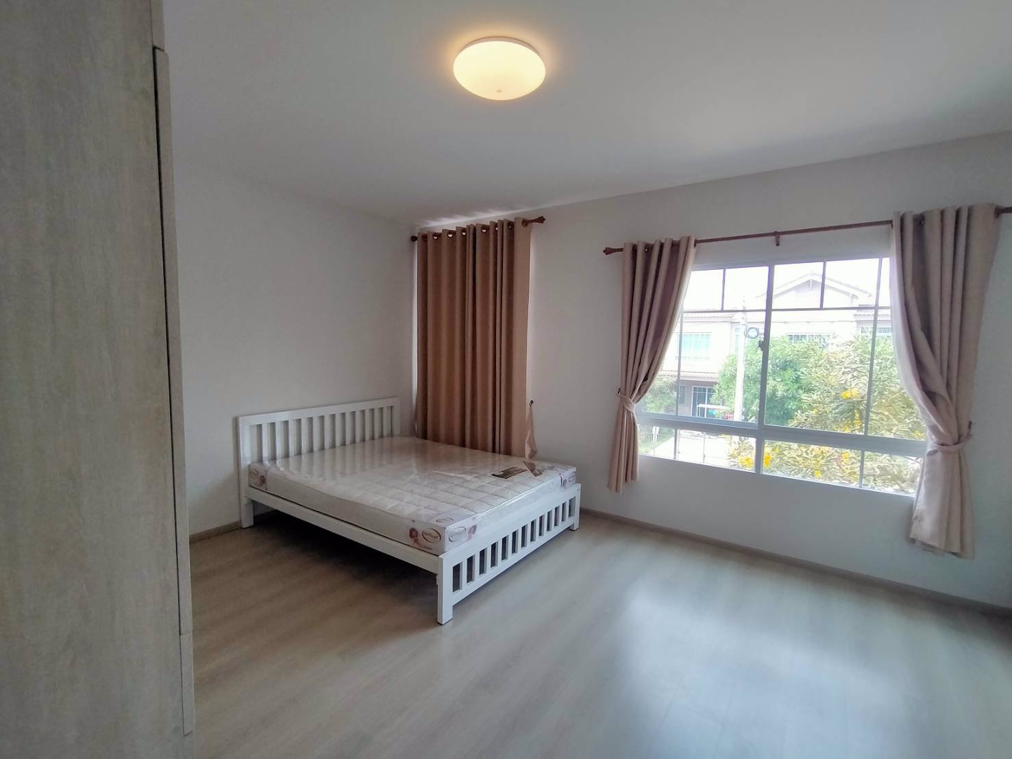 ขายทาวน์โฮมหมู่บ้านมัฑนา-indy-ศรีนครินทร์-ร่มเกล้า-ซร่มเกล้า-24-บ้านสไตล์-the-great-english-town