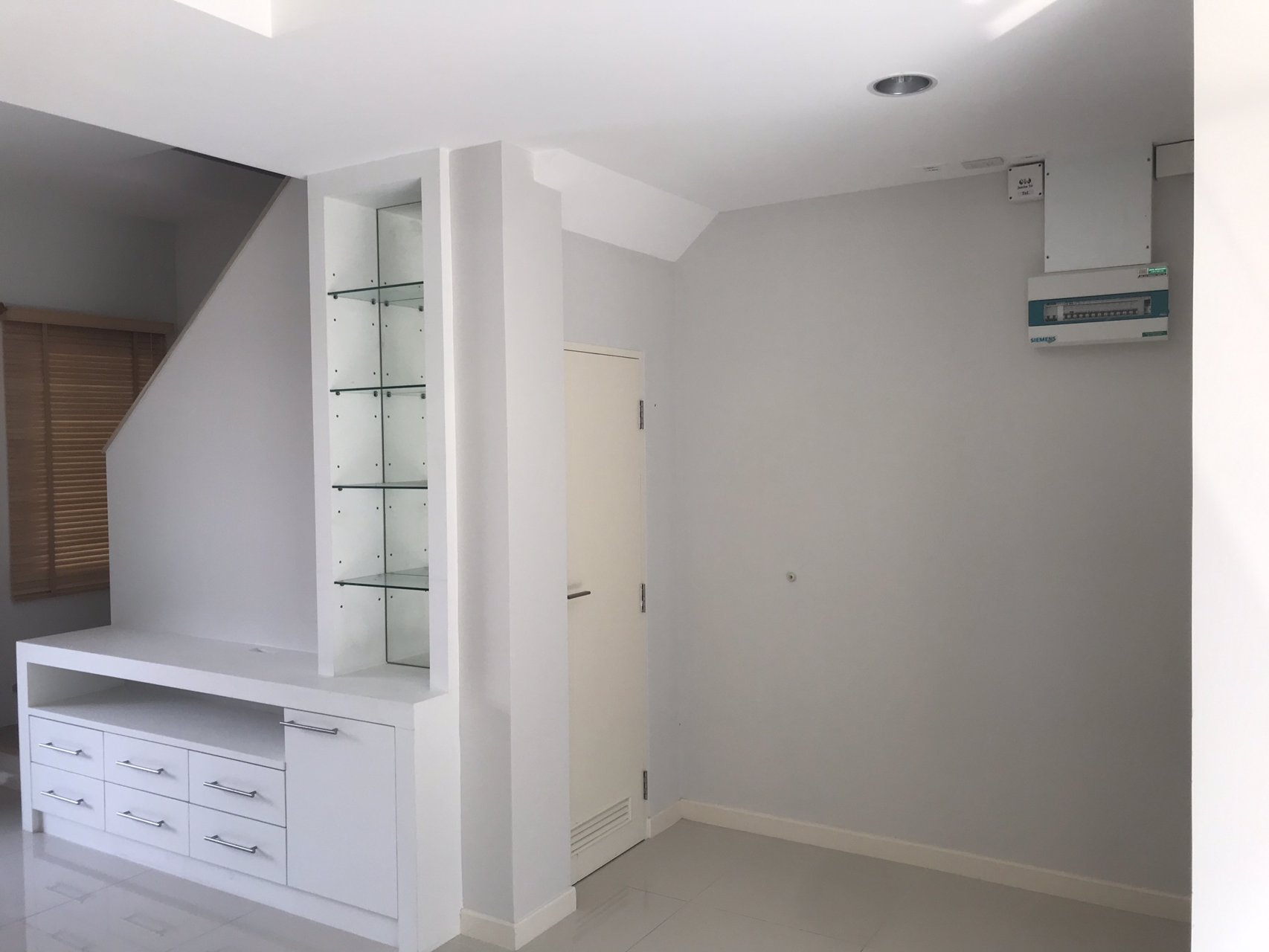 ขายทาวน์โฮมหมู่บ้านมัฑนา-indy-ศรีนครินทร์-ร่มเกล้า-ซร่มเกล้า-24-บ้านสไตล์-the-great-english-town