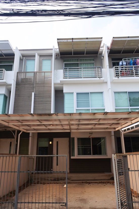 ขายทาวน์โฮม-3-ชั้น-21-ตรว-มบ้านใหม่-กรุงเทพกรีฑา
