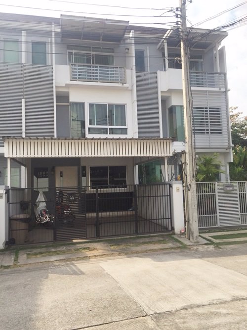 ขายทาวน์โฮม-3-ชั้น-มบ้านใหม่-กรุงเทพกรีฑา