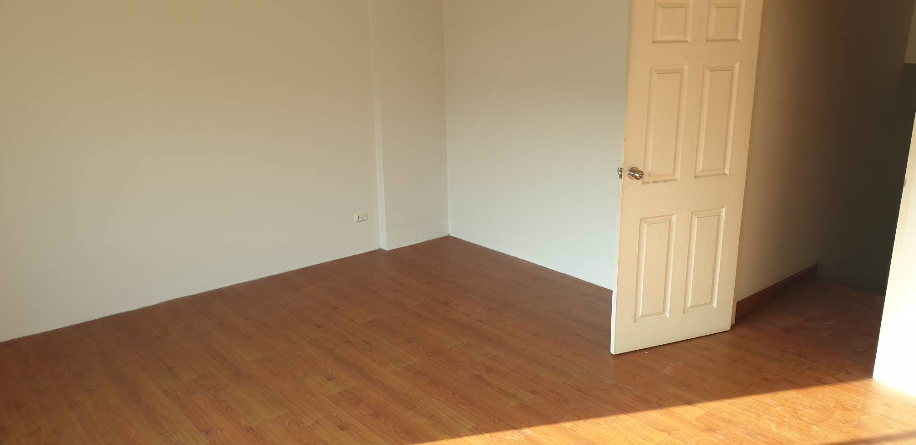 ขายทาวน์โฮมออฟฟิต-ปริญลักษณ์-นวมินทร์