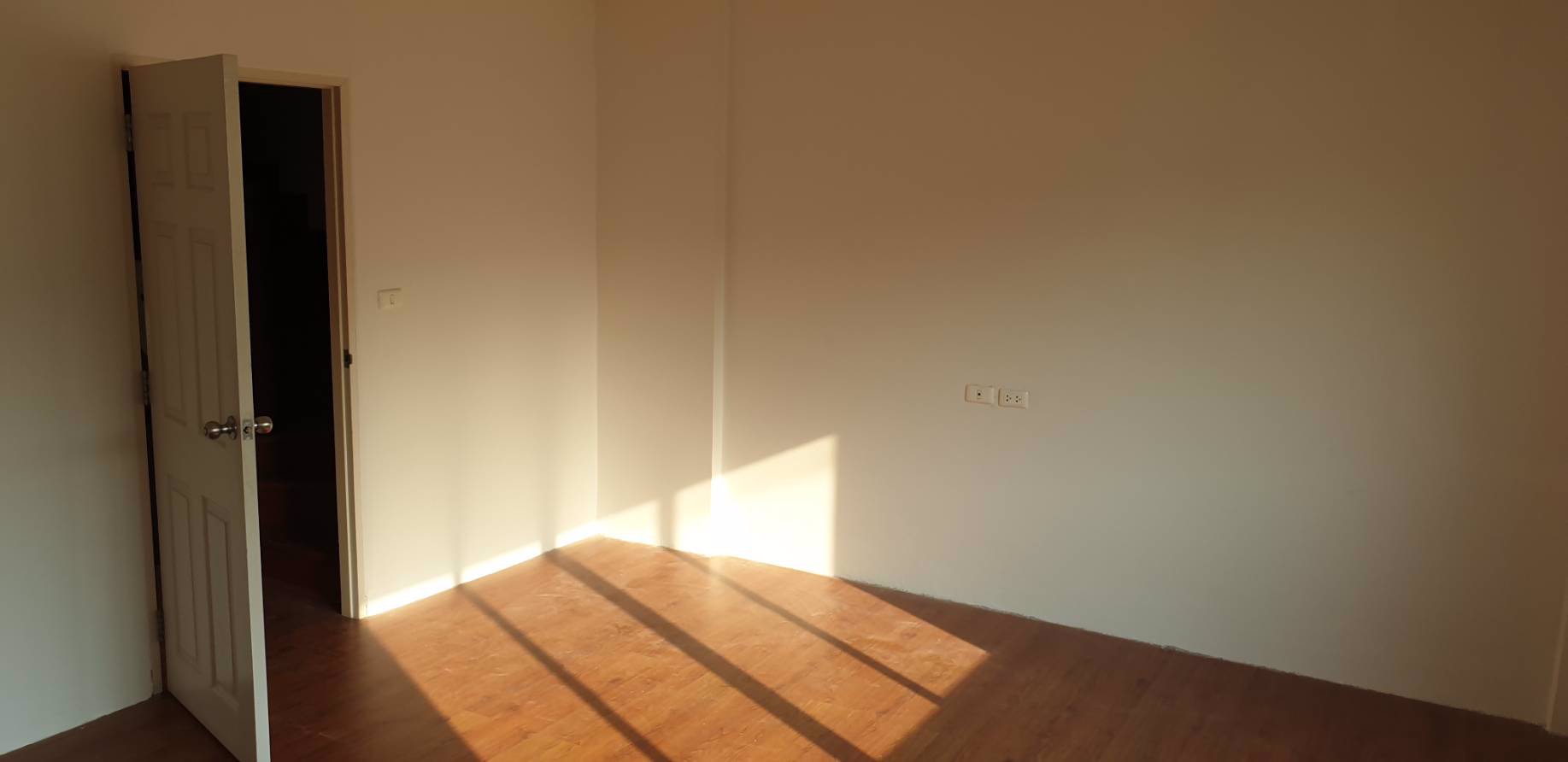 ขายทาวน์โฮมออฟฟิต-ปริญลักษณ์-นวมินทร์