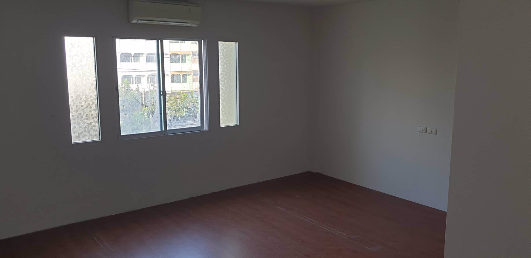 ขายทาวน์โฮมออฟฟิต-ปริญลักษณ์-นวมินทร์