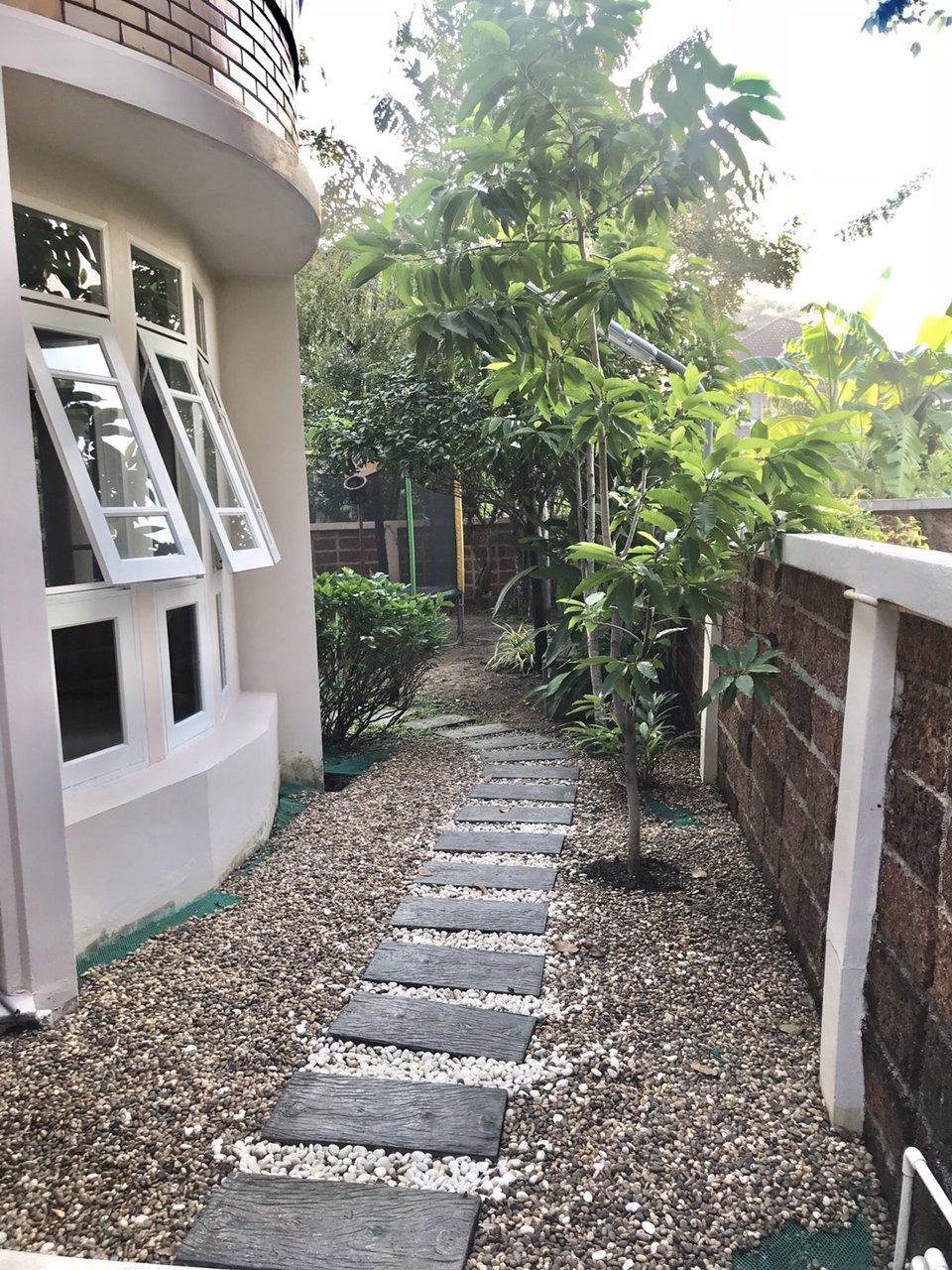 ให้เช่าบ้านหรูหมู่บ้านลดาวัลย์ศรีนครินทร์