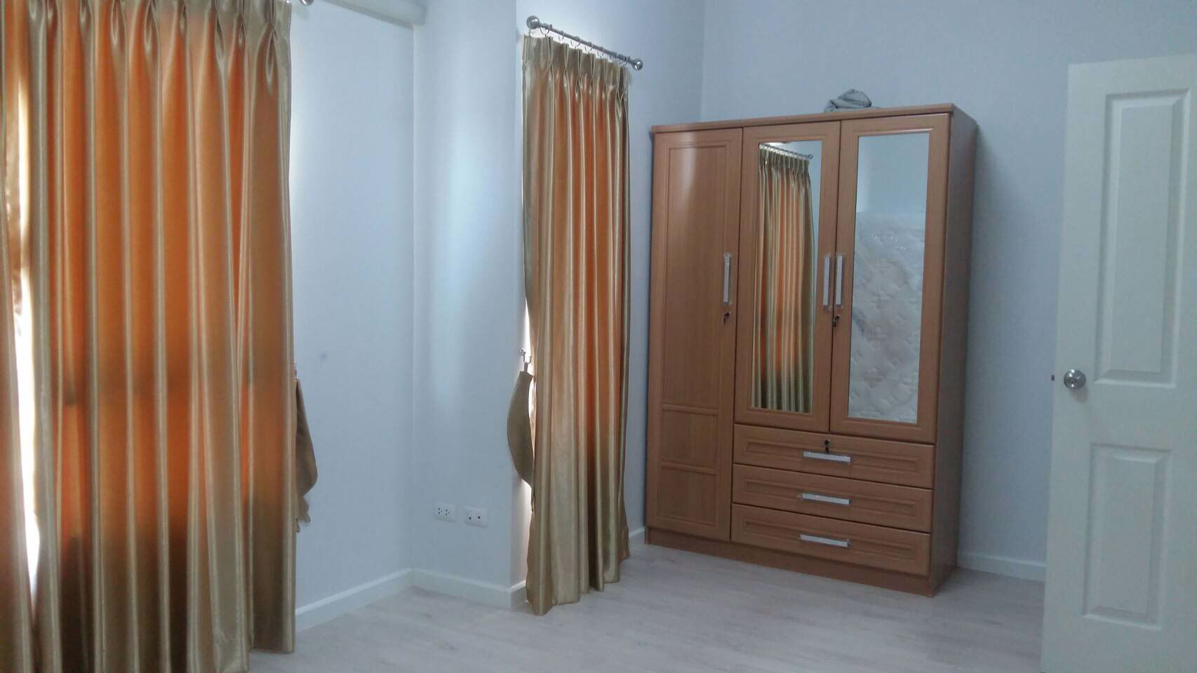 ขายด่วน-ทาวน์โฮม-2-ชั้น-โมดิ-วิลล่า-บางนา-ซอยเอแบค-modi-villa-bangna-กม26-สมุทปราการ-2-นอน-2-น้ำ