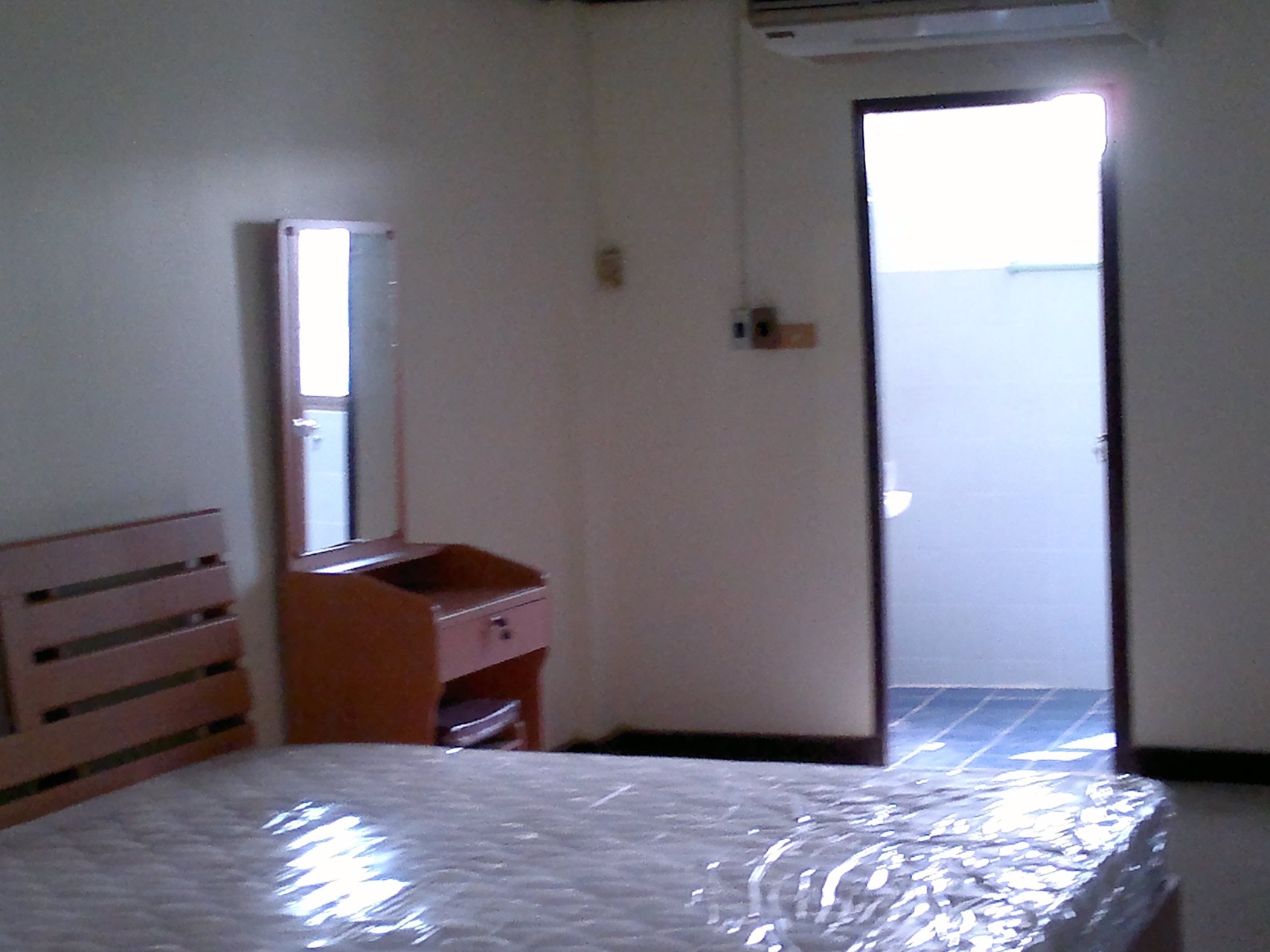 ขายด่วน-ห้องพัก-รอแยลทาวเวอร์คอนโดมิเนี่ยม-อยู่ใกล้ห้างเซ็นทรัลแจ้งวัฒนะใกล้สถานีรถไฟฟ้า