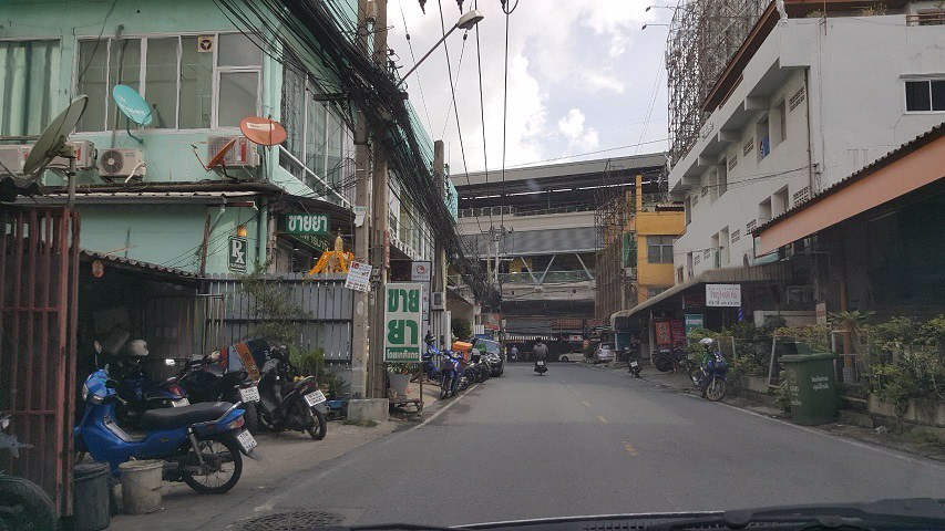 ขายด่วน-ห้องพัก-รอแยลทาวเวอร์คอนโดมิเนี่ยม-อยู่ใกล้ห้างเซ็นทรัลแจ้งวัฒนะใกล้สถานีรถไฟฟ้า