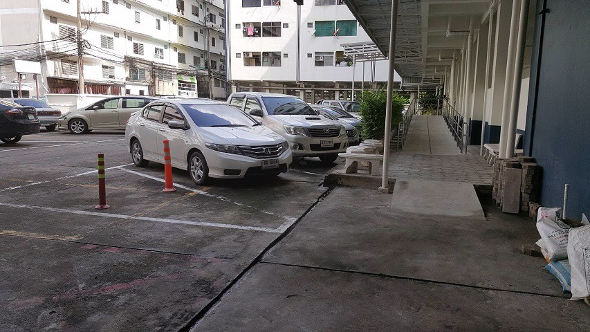 ขายด่วน-ห้องพัก-รอแยลทาวเวอร์คอนโดมิเนี่ยม-อยู่ใกล้ห้างเซ็นทรัลแจ้งวัฒนะใกล้สถานีรถไฟฟ้า