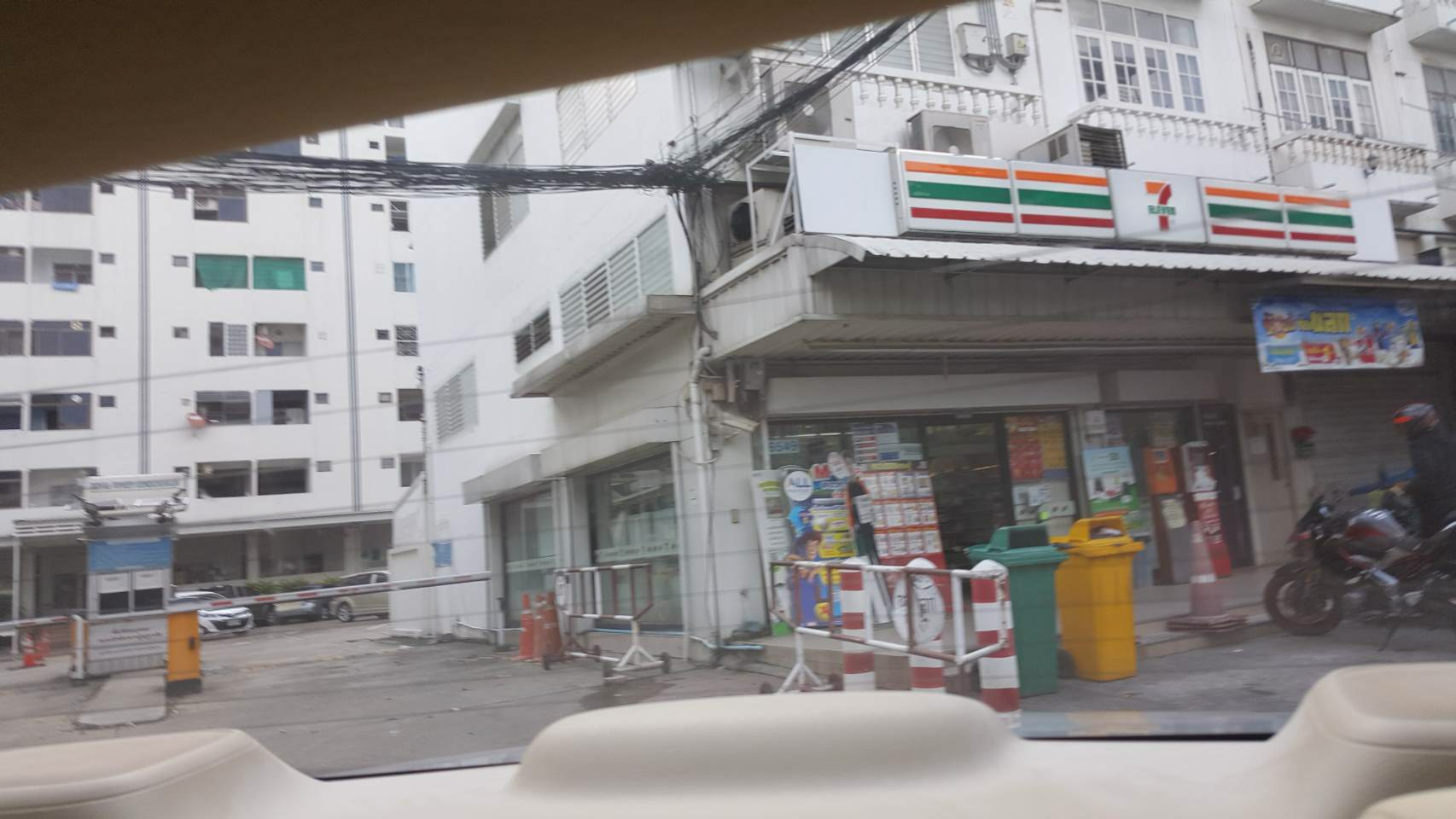 ขายด่วน-ห้องพัก-รอแยลทาวเวอร์คอนโดมิเนี่ยม-อยู่ใกล้ห้างเซ็นทรัลแจ้งวัฒนะใกล้สถานีรถไฟฟ้า