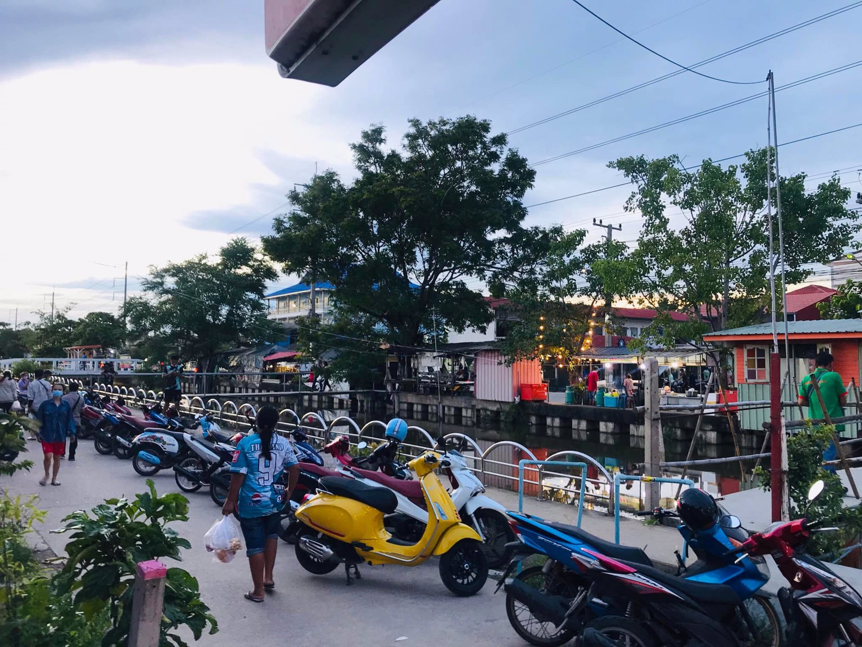 ขายกิจการร้านควิกเซอร์วิส-ไปรษณีย์เอกชน-kerry-express-ทำเลดี-อยู่ในตลาดสด-ตคอกกระบือ-สมุทรสาคร