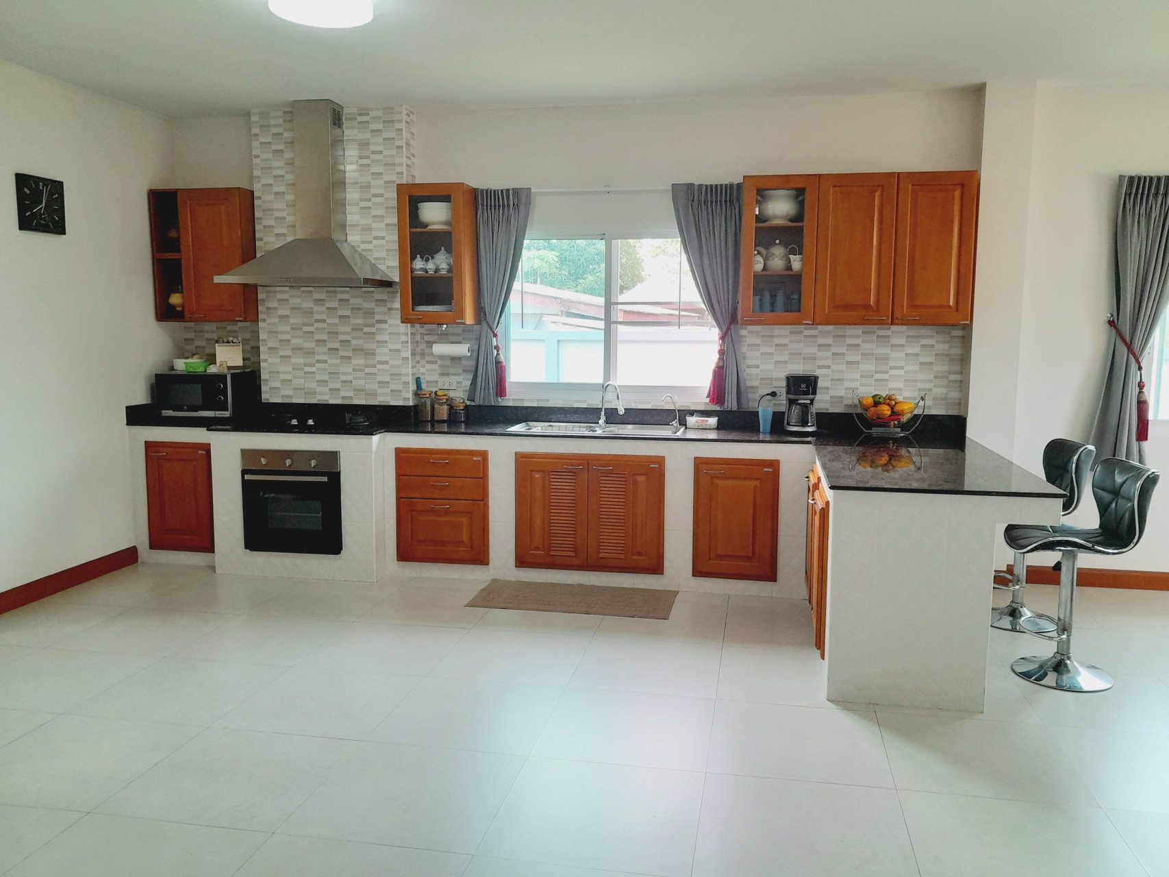 บ้านนครปฐม-2หลัง-บนที่ดิน-1ไร่-พร้อมเฟอร์และเครื่องใช้ไฟฟ้ส