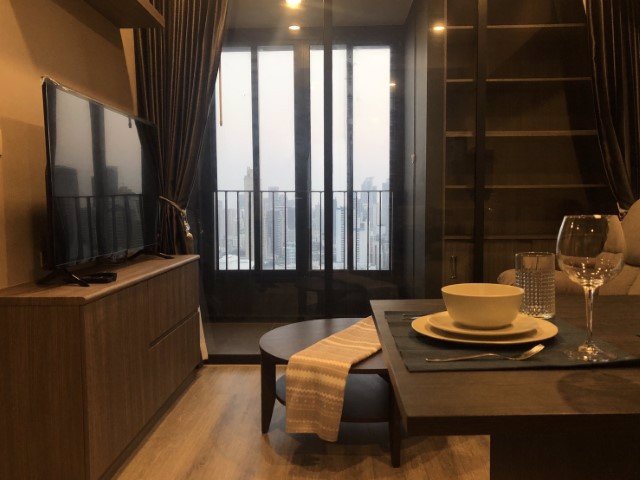 คอนโดให้เช่า-ideo-mobi-asoke-ติด-mrt-เพชรบุรี-และ-airport-link-เฟอร์แต่งครบ