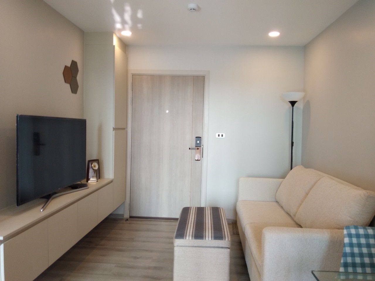 ขายคอนโดใกล้-bts-แบริ่ง-321-ตรม-1ห้องนอน-ชั้น-7-วิวดีมาก-ใหม่-น่าอยู่-ขายด่วน-ราคาถูก