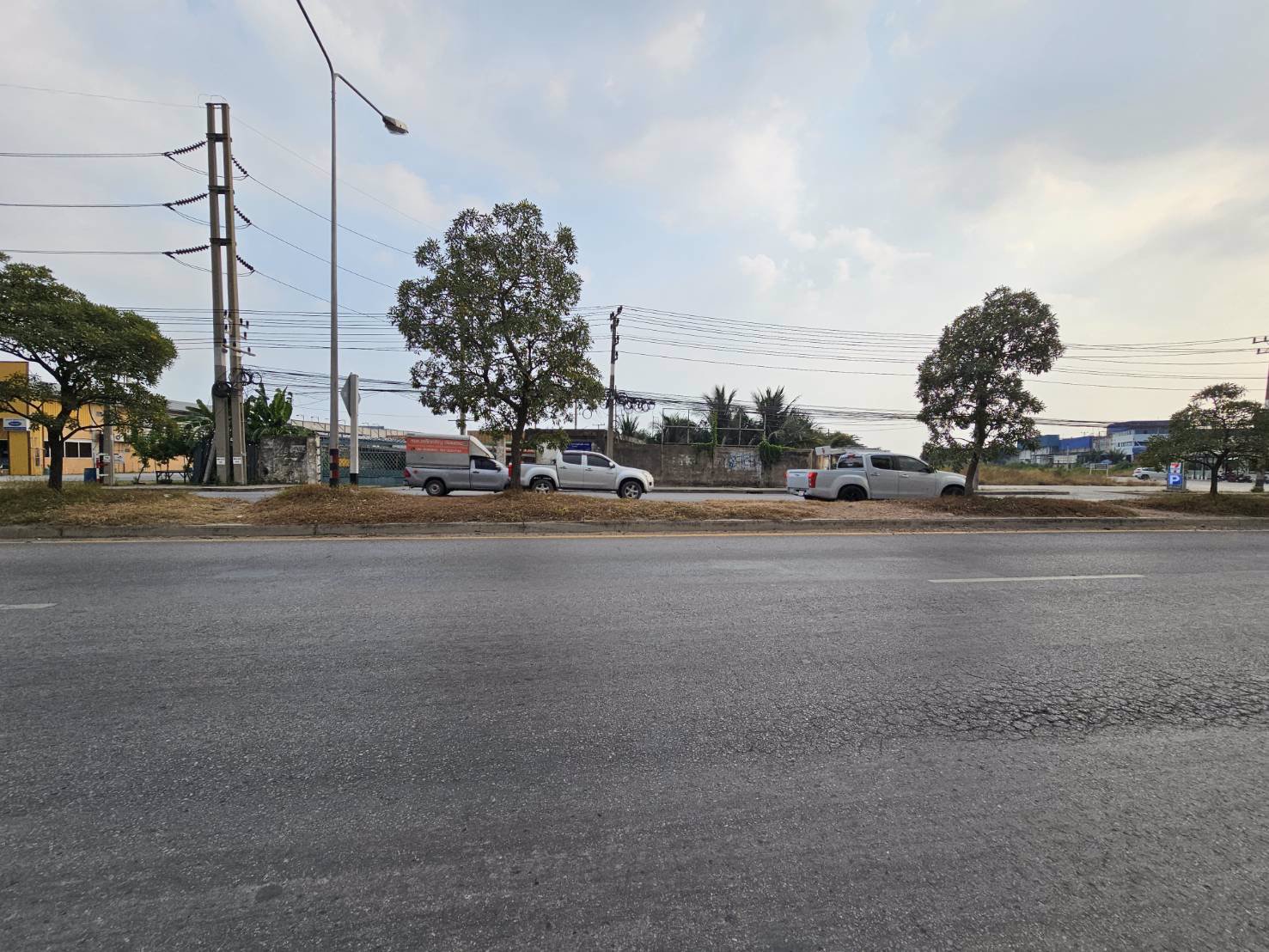 ขายที่ดินพร้อมสิ่งปลูกสร้างติดถนนเอกชัยใกล้ตลาดสดเมืองใหม่-เซ็นทรัลมหาชัย